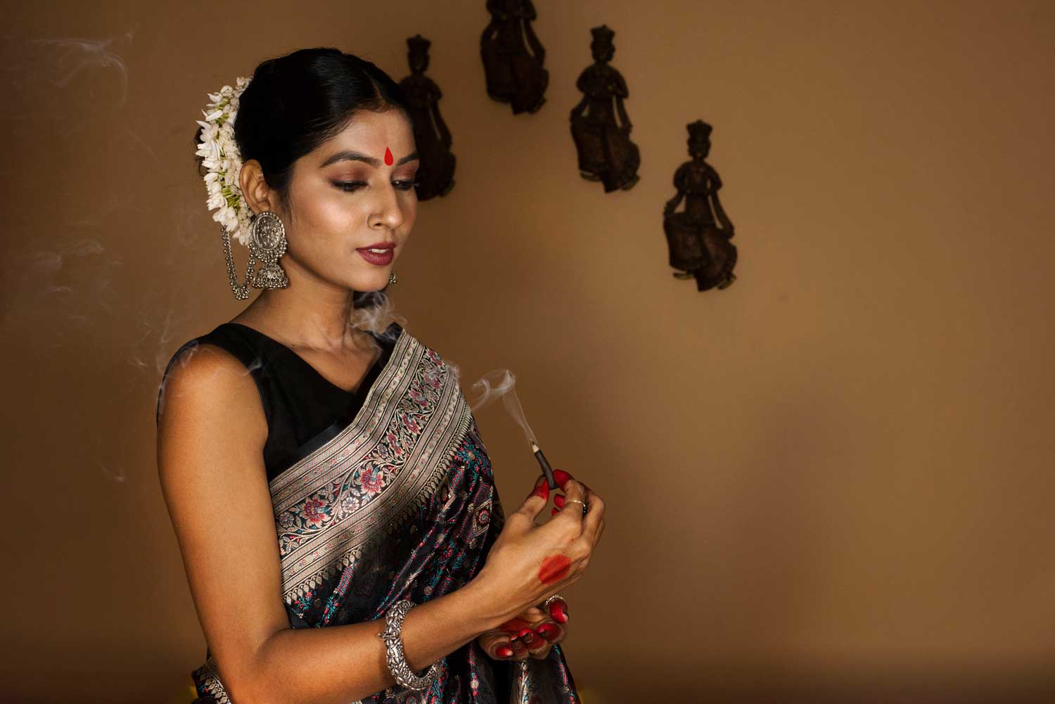 Black Tanchoi Jamawar Banarasi Handloom Saree Black Tanchoi Jamawar Banarasi Handloom Saree