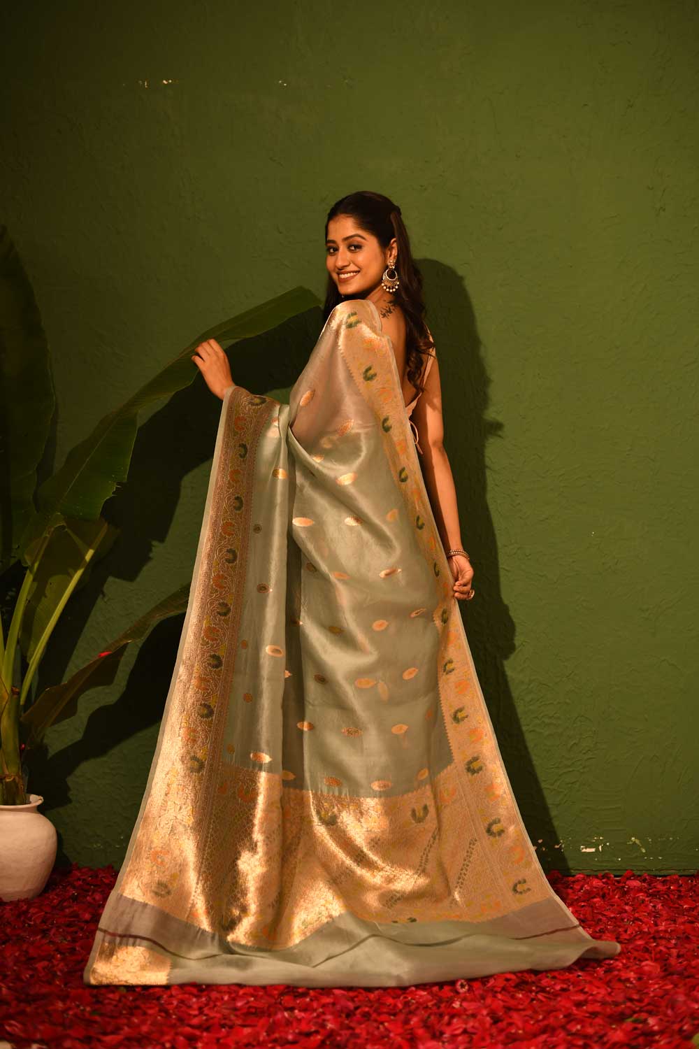 Light Grey Pure Kora Organza Banarasi Handloom Silk Saree With Kadhua Boota And Border In Gold Zari And Meenakari Work Light Grey Pure Kora Organza Banarasi Handloom Silk Saree With Kadhua Boota And Border In Gold Zari And Meenakari Work
