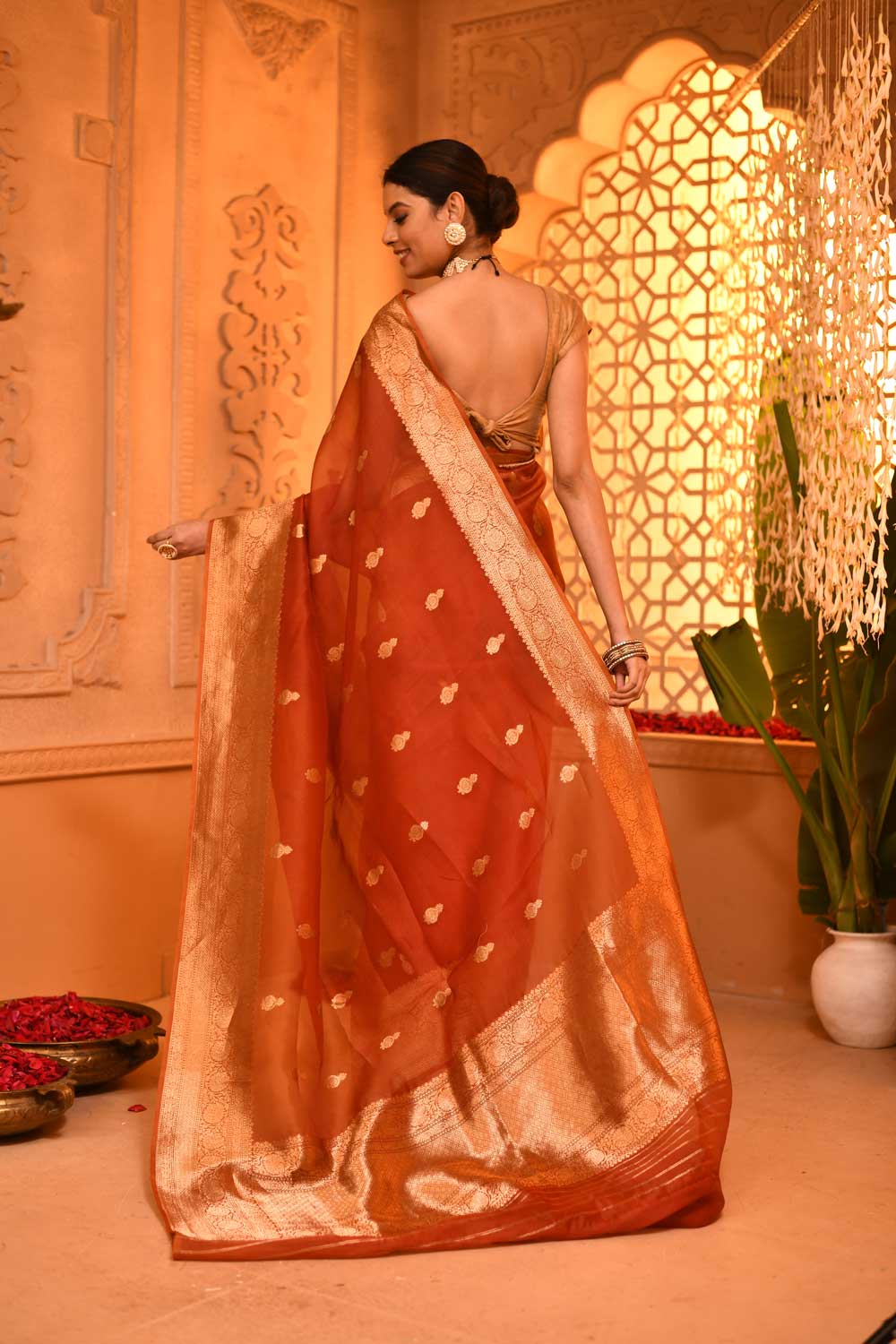 Rust Pure Kora Organza Banarasi Handloom Silk Saree With Kadhua Boota In Gold Zari Rust Pure Kora Organza Banarasi Handloom Silk Saree With Kadhua Boota In Gold Zari