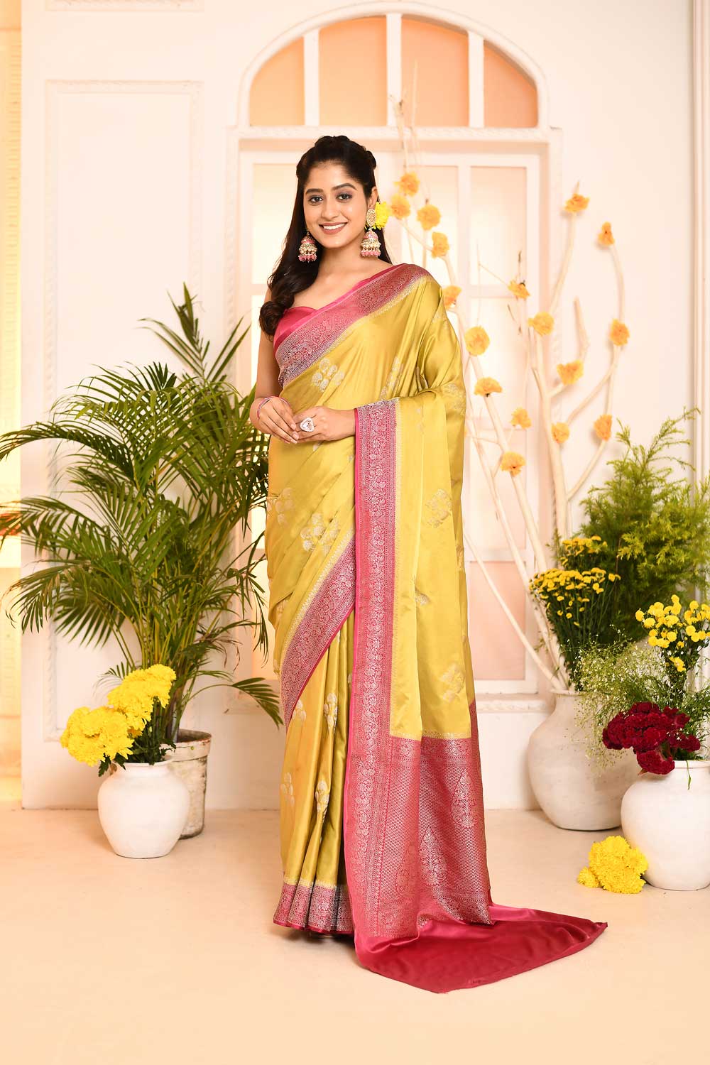 Green - Pink Mushru Satin Banarasi Handloom Saree With Handwoven Boota And Border In Silver Zari Green - Pink Mushru Satin Banarasi Handloom Saree With Handwoven Boota And Border In Silver Zari