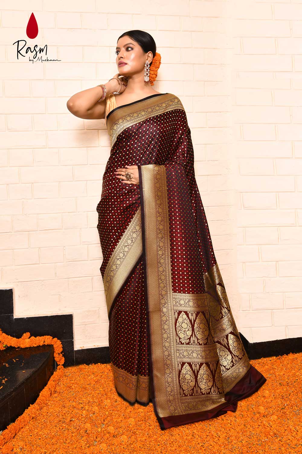 Tanchoi Banarasi Handloom Saree With Handwoven Booti Tanchoi Banarasi Handloom Saree With Handwoven Booti