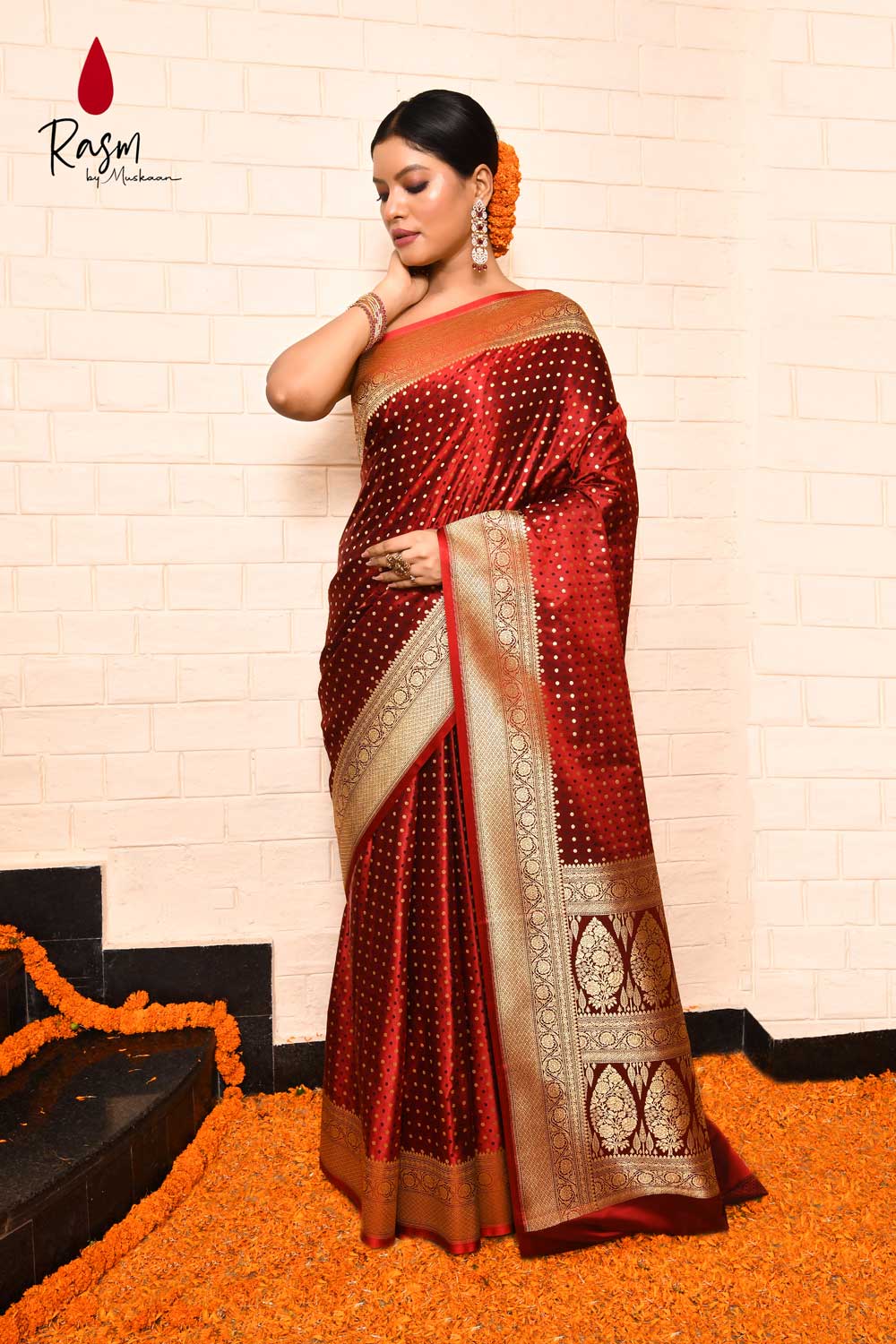 Tanchoi Banarasi Handloom Saree With Handwoven Booti Tanchoi Banarasi Handloom Saree With Handwoven Booti