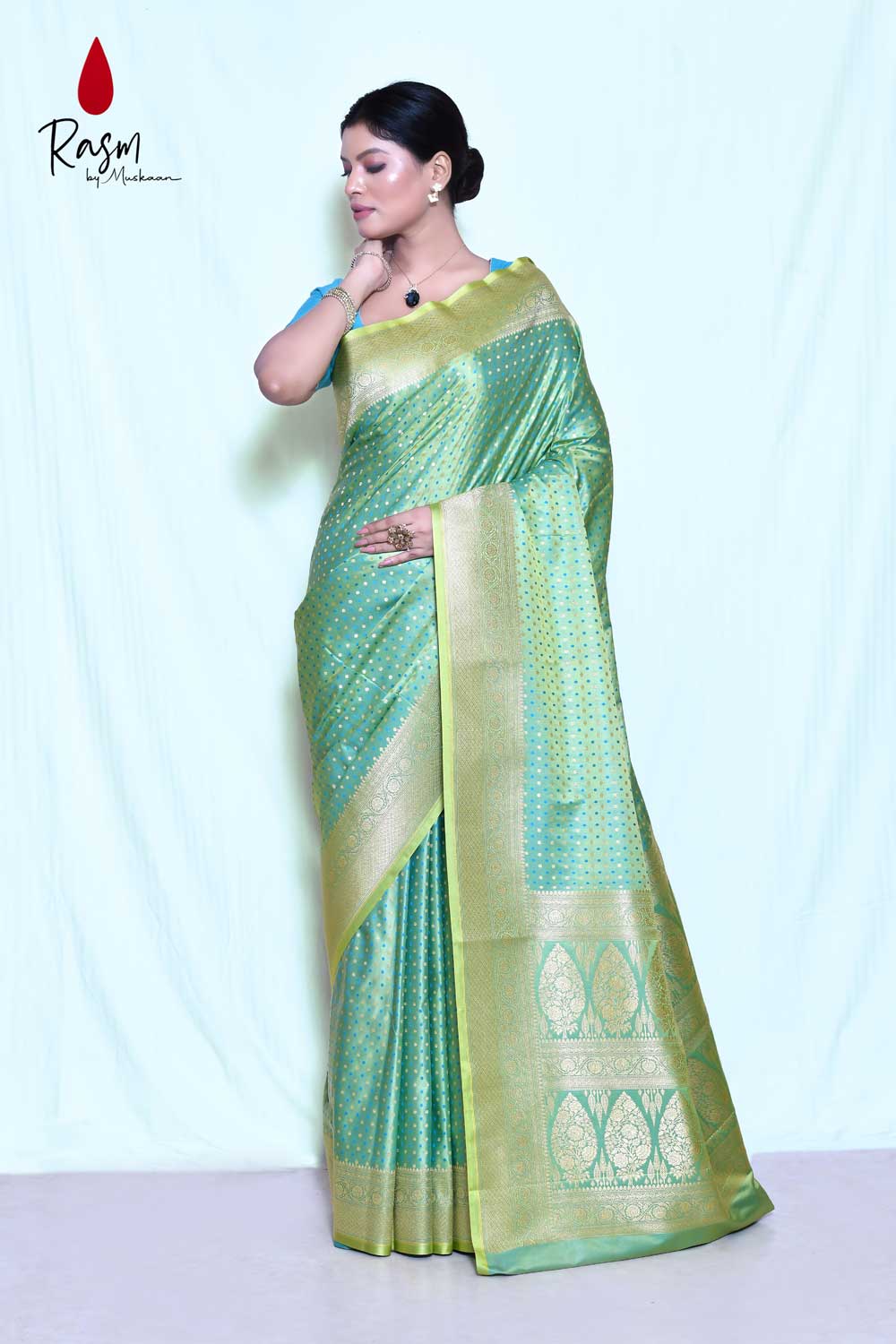 Tanchoi Banarasi Handloom Saree With Handwoven Jaal Tanchoi Banarasi Handloom Saree With Handwoven Jaal