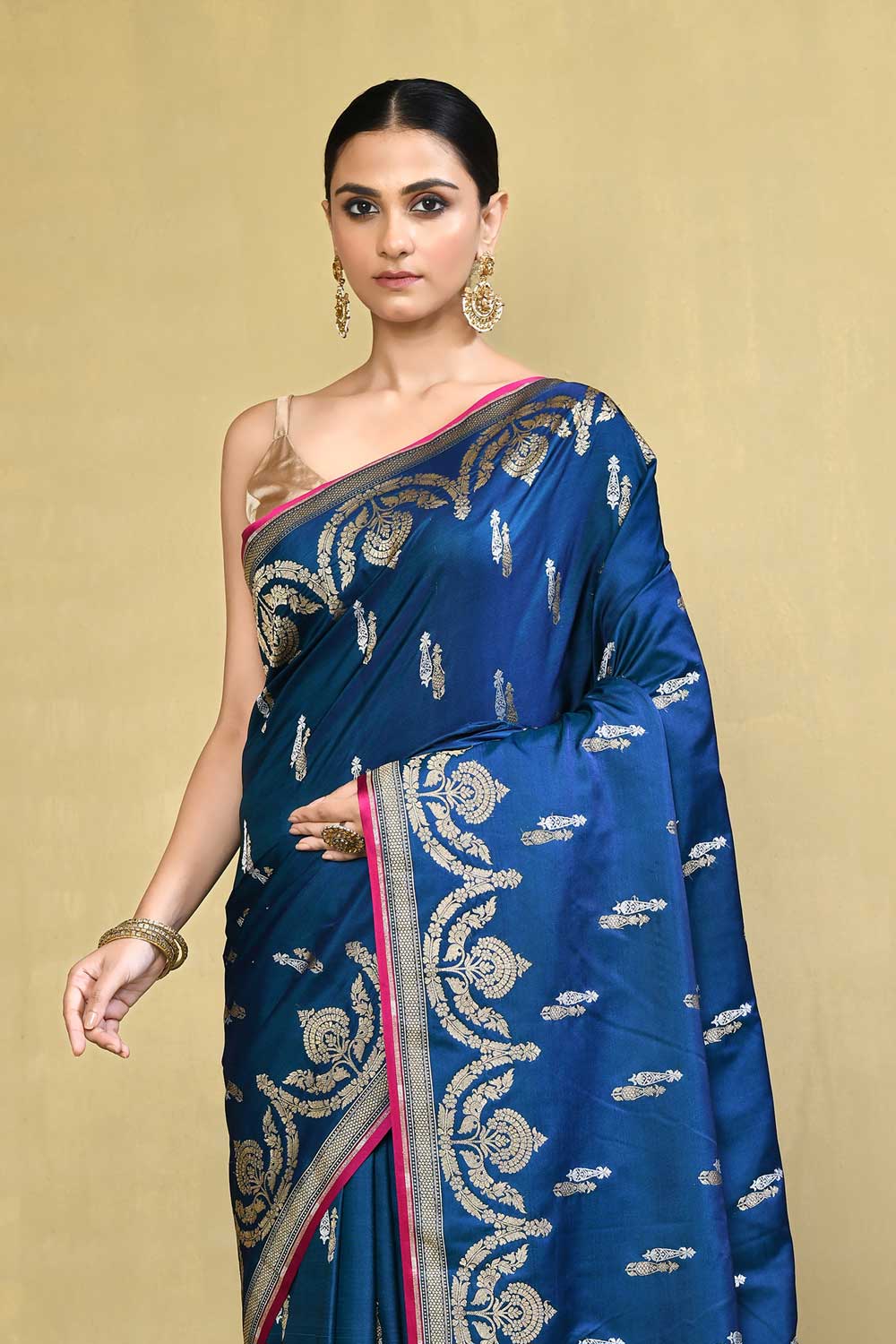 Blue Banarasi Handloom Saree With Scalloped Border Blue Banarasi Handloom Saree With Scalloped Border