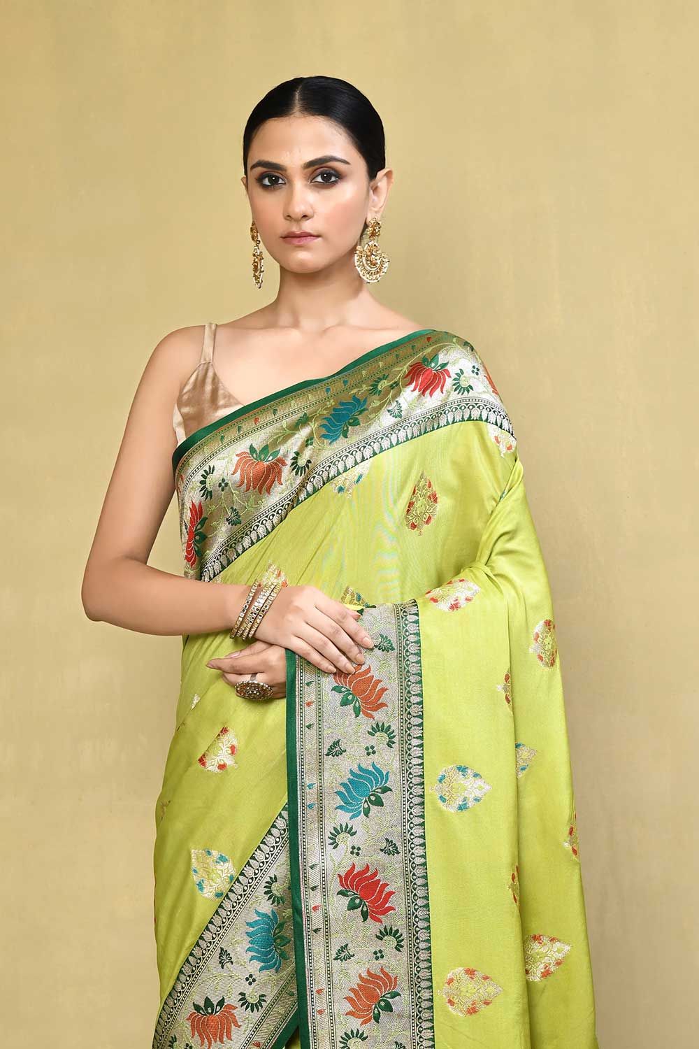 Green Paithani Banarasi Handloom Saree with Meenakari Boota and Border Green Paithani Banarasi Handloom Saree with Meenakari Boota and Border