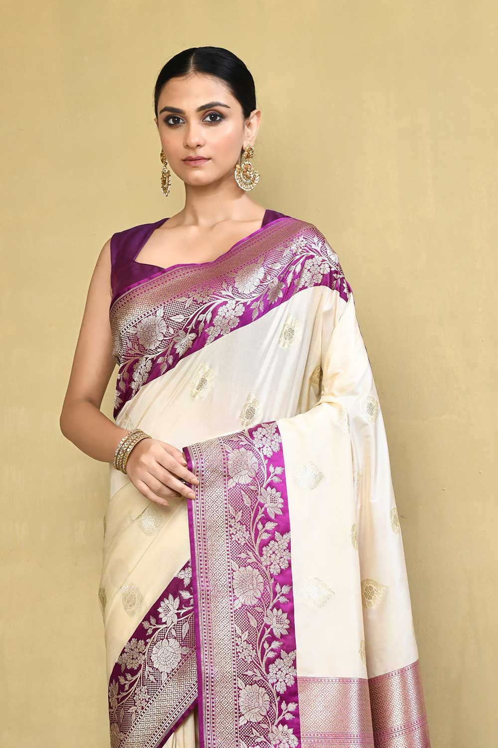 Off-White & Purple Banarasi Handloom Saree, Contrasting Border Off-White & Purple Banarasi Handloom Saree, Contrasting Border