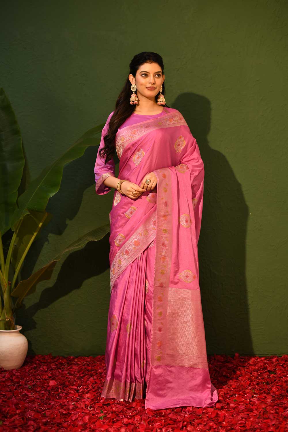 Lilac Mushru Satin Banarasi Handloom Saree With Meenakari Booti And Border Lilac Mushru Satin Banarasi Handloom Saree With Meenakari Booti And Border