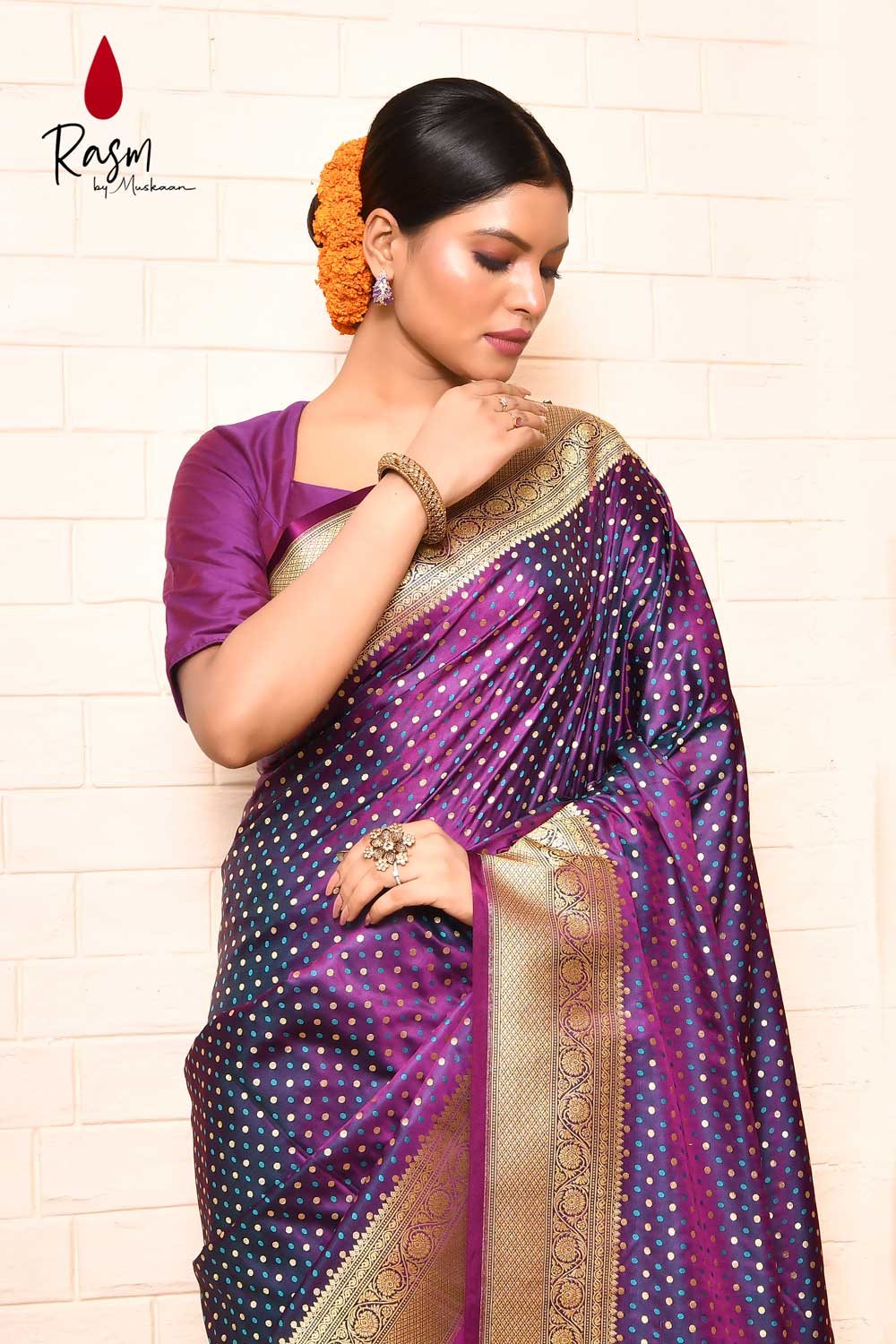 Tanchoi Banarasi Handloom Saree With Contemporary Stripe Pattern Design Tanchoi Banarasi Handloom Saree With Contemporary Stripe Pattern Design