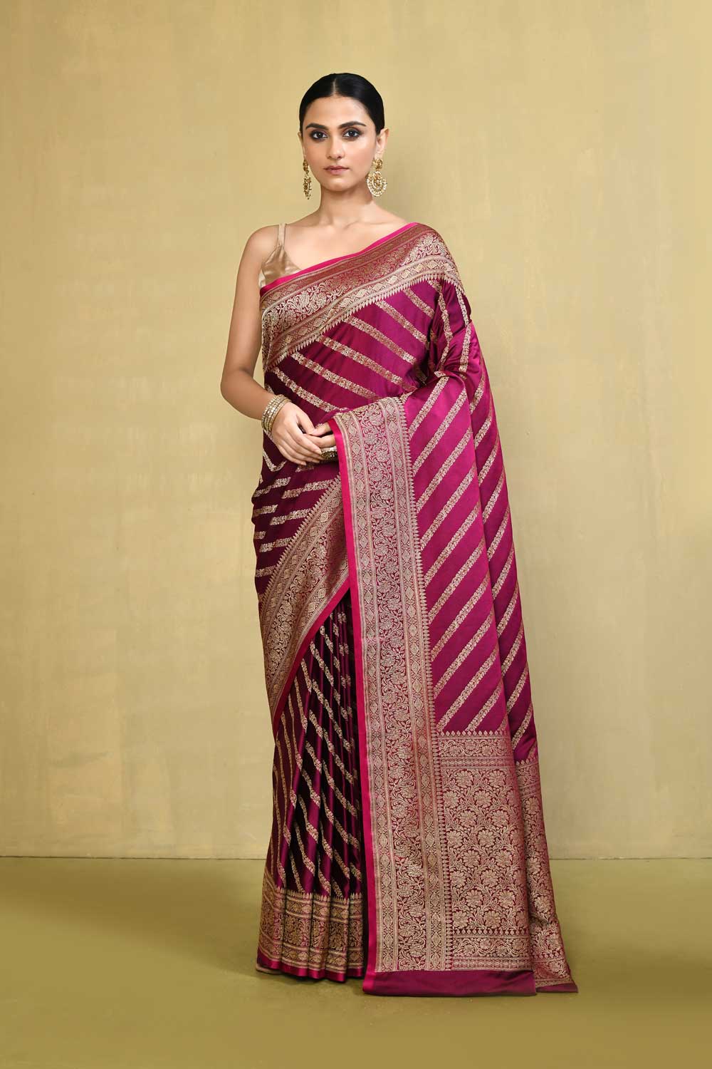 Magenta Pink Banarasi Handloom Saree With Blouse Magenta Pink Banarasi Handloom Saree With Blouse