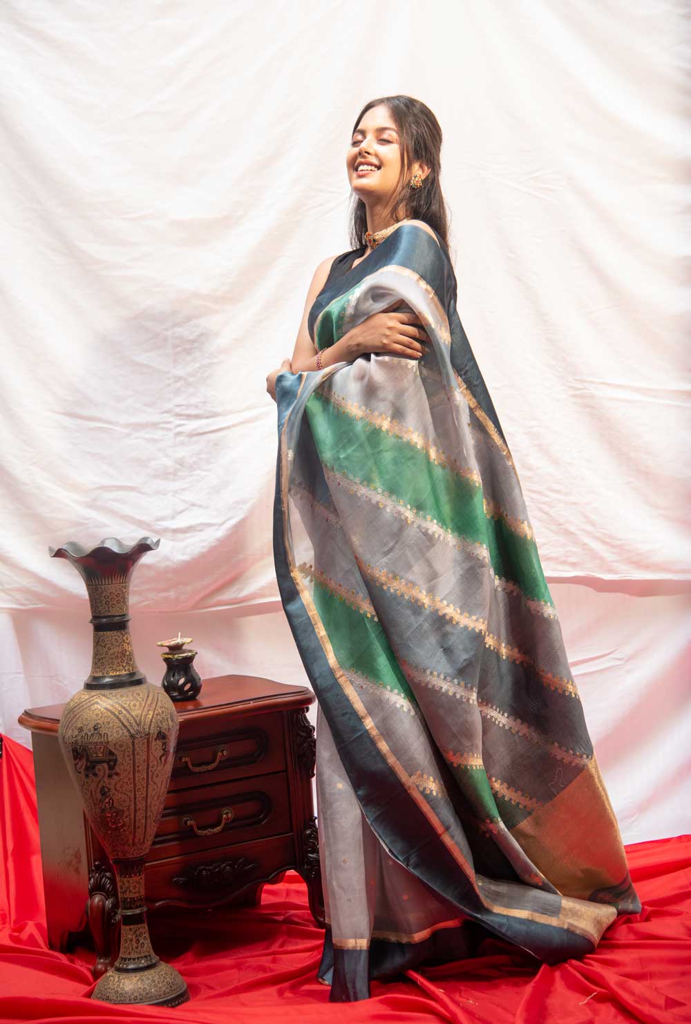 Grey And Green Rangkat Pure Kora Organza  Banarasi Handloom Silk Saree With Modern Contemporary Body Grey And Green Rangkat Pure Kora Organza  Banarasi Handloom Silk Saree With Modern Contemporary Body
