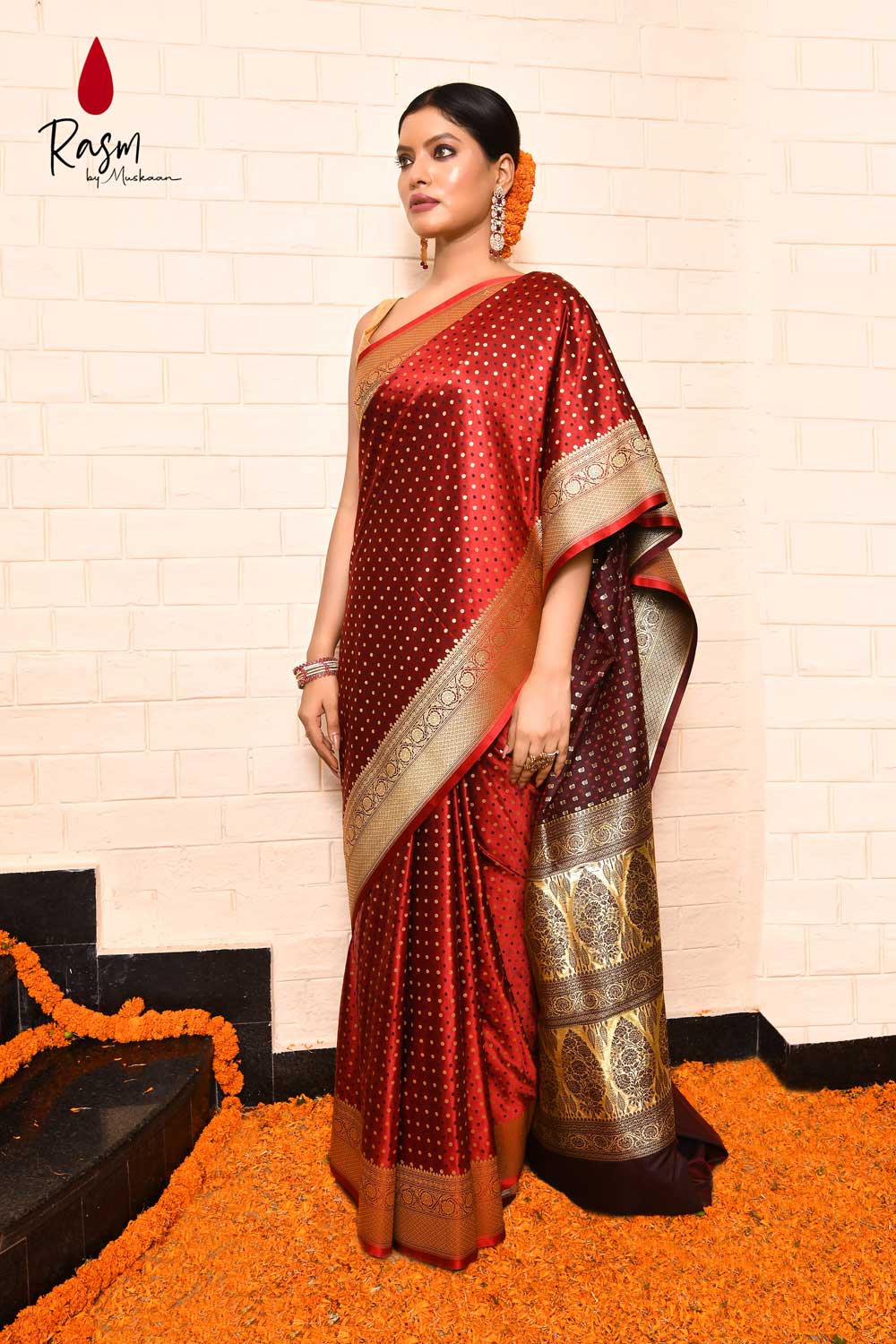 Tanchoi Banarasi Handloom Saree With Handwoven Booti Tanchoi Banarasi Handloom Saree With Handwoven Booti