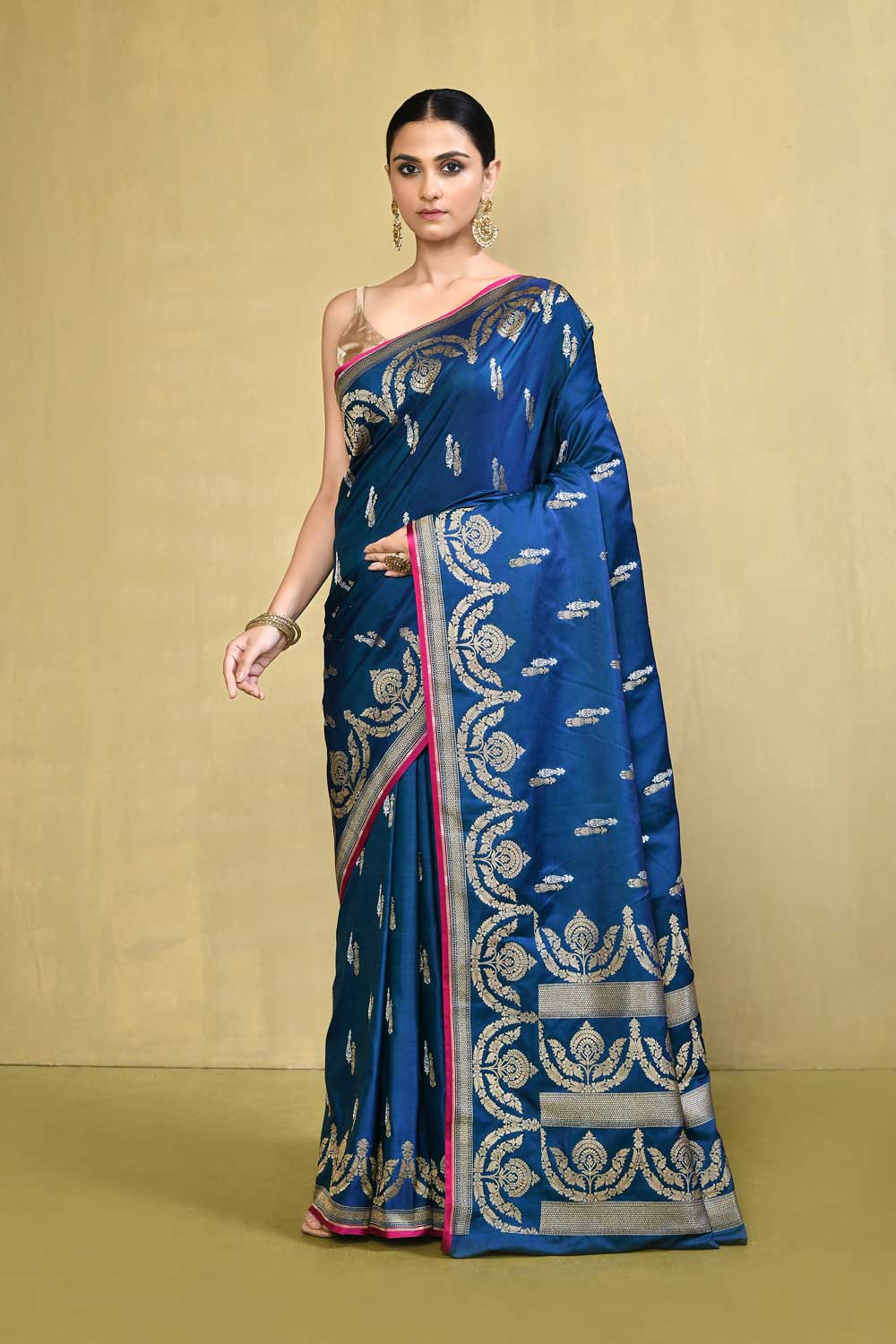 Blue Handloom Saree With Scalloped Border Blue Handloom Saree With Scalloped Border