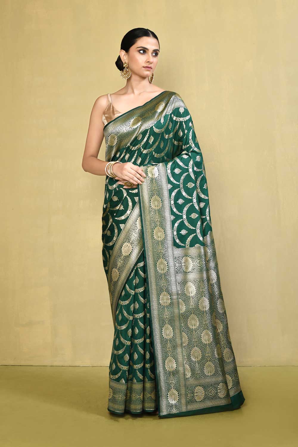 Green Banarasi Handloom Saree With Blouse Green Banarasi Handloom Saree With Blouse