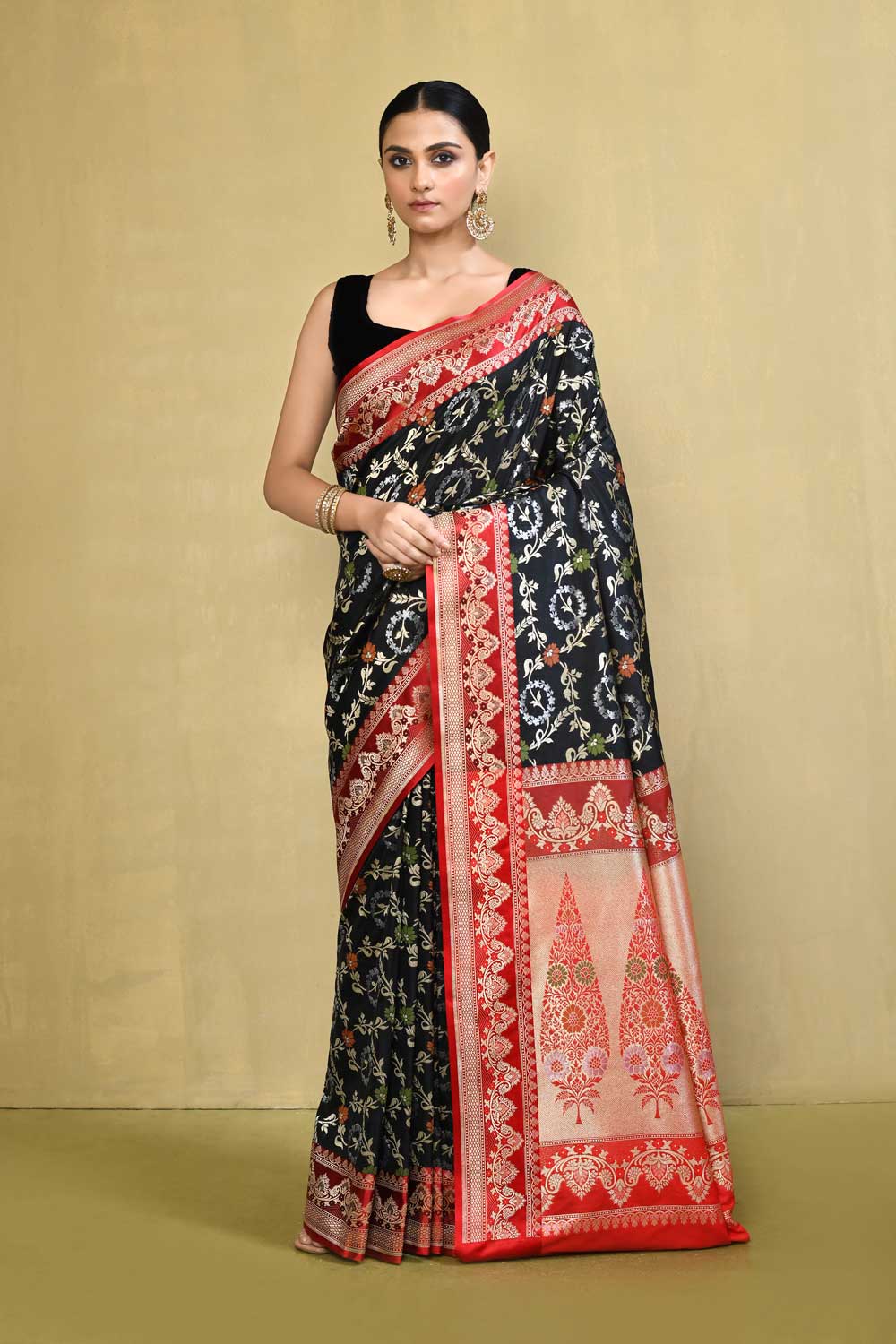 Black - Red Banarasi Handloom Saree with Contrast Meenakari Border Black - Red Banarasi Handloom Saree with Contrast Meenakari Border