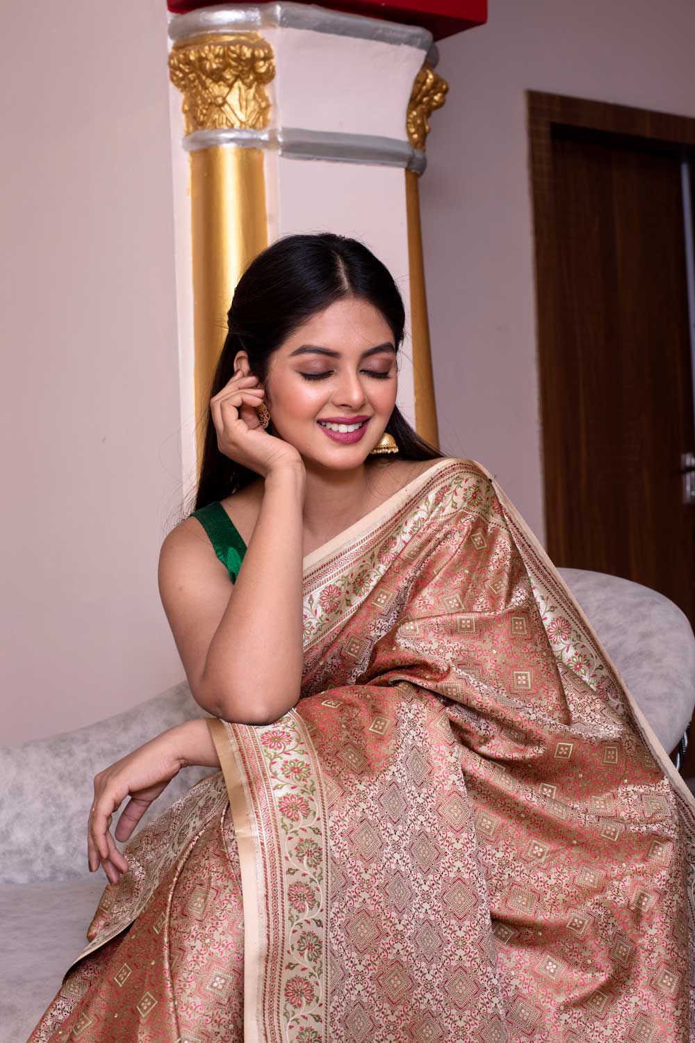 Beige Tussar Tanchoi Jamawar Banarasi Handloom Saree With Blouse Beige Tussar Tanchoi Jamawar Banarasi Handloom Saree With Blouse