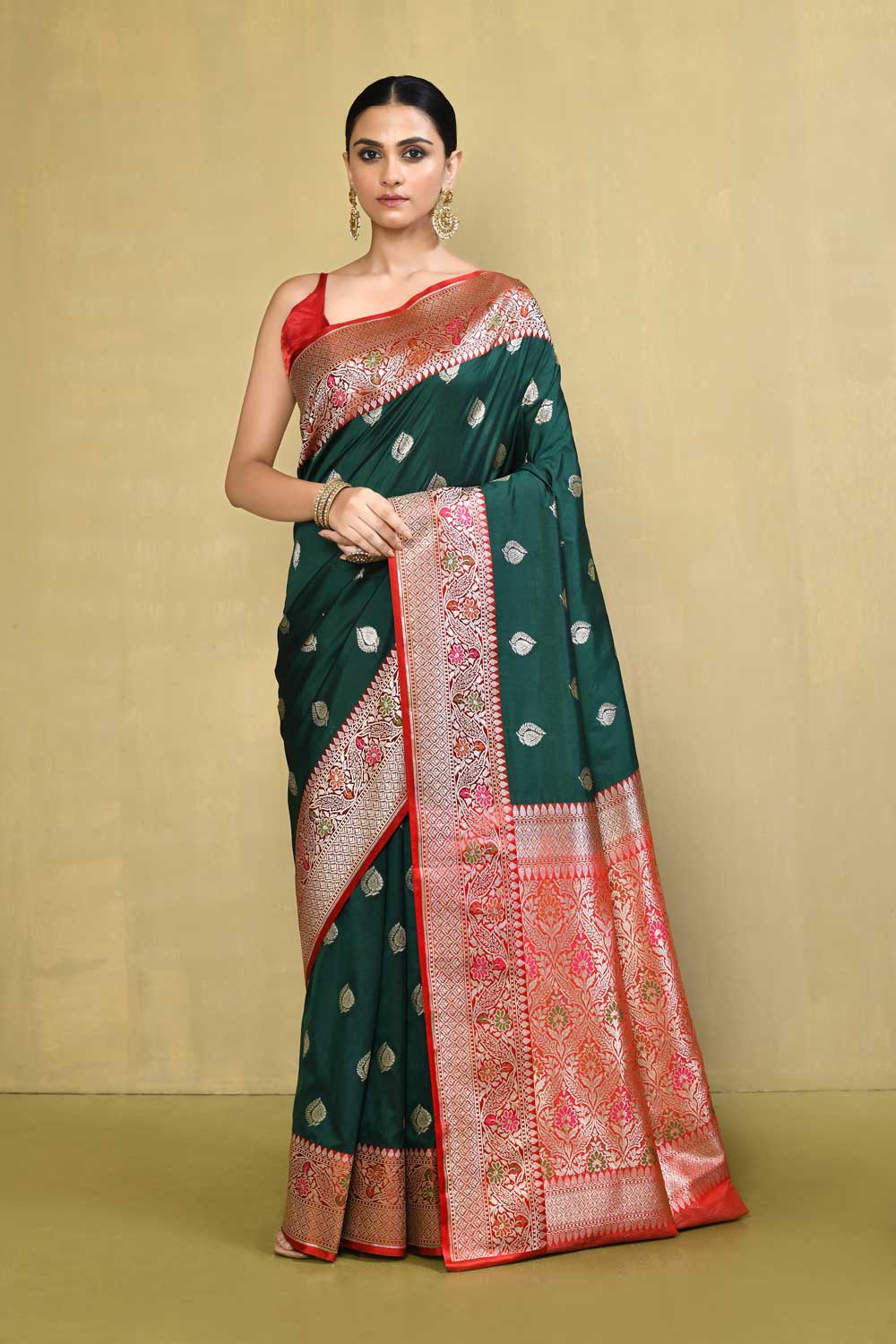 Bottle Green - Red Handloom Saree With Contrast Meenakari Border Bottle Green - Red Handloom Saree With Contrast Meenakari Border