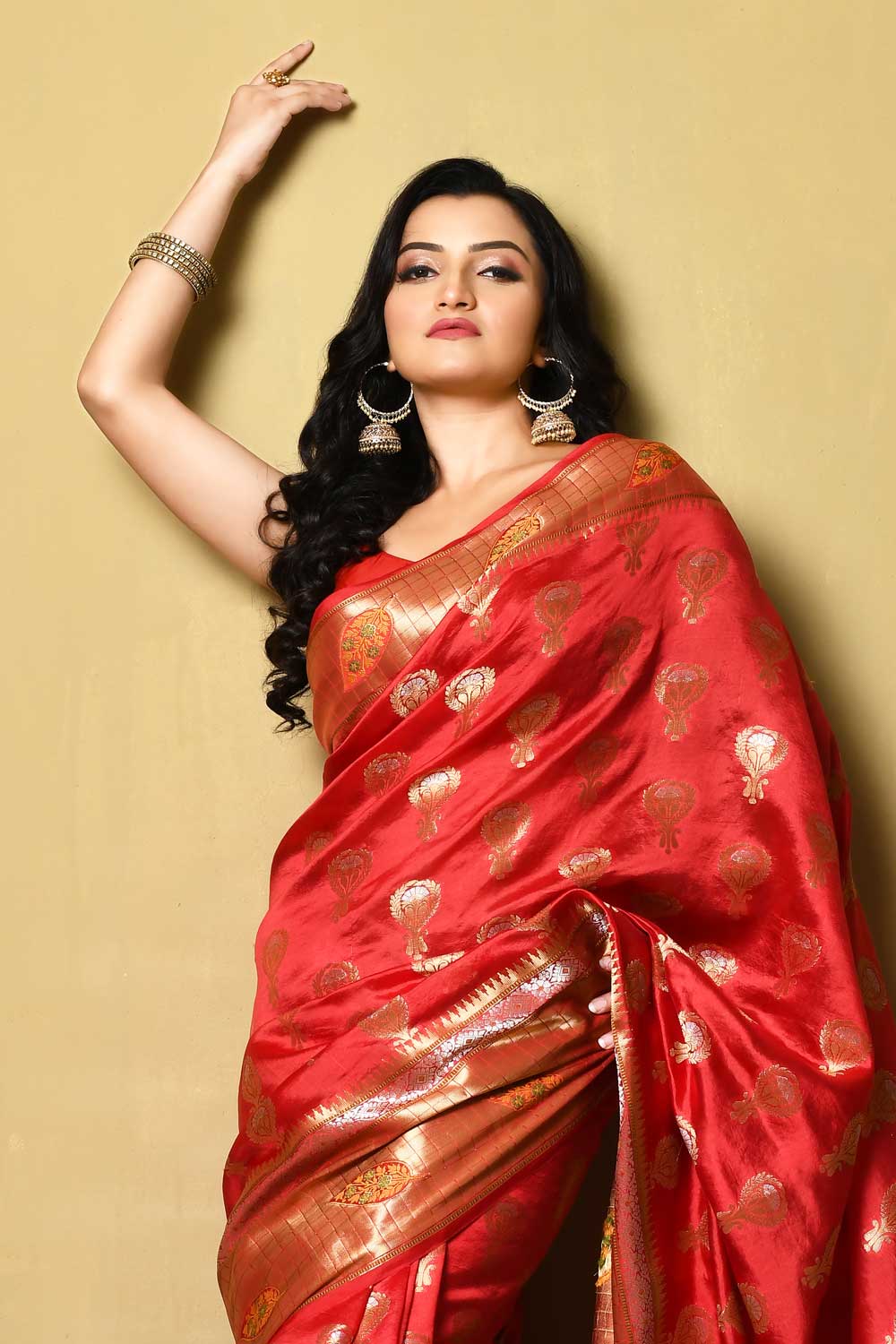 Red Pure Katan Dupion Silk Banarasi Handloom Saree With Ropa-sona Boota And Meenakari Border Red Pure Katan Dupion Silk Banarasi Handloom Saree With Ropa-sona Boota And Meenakari Border
