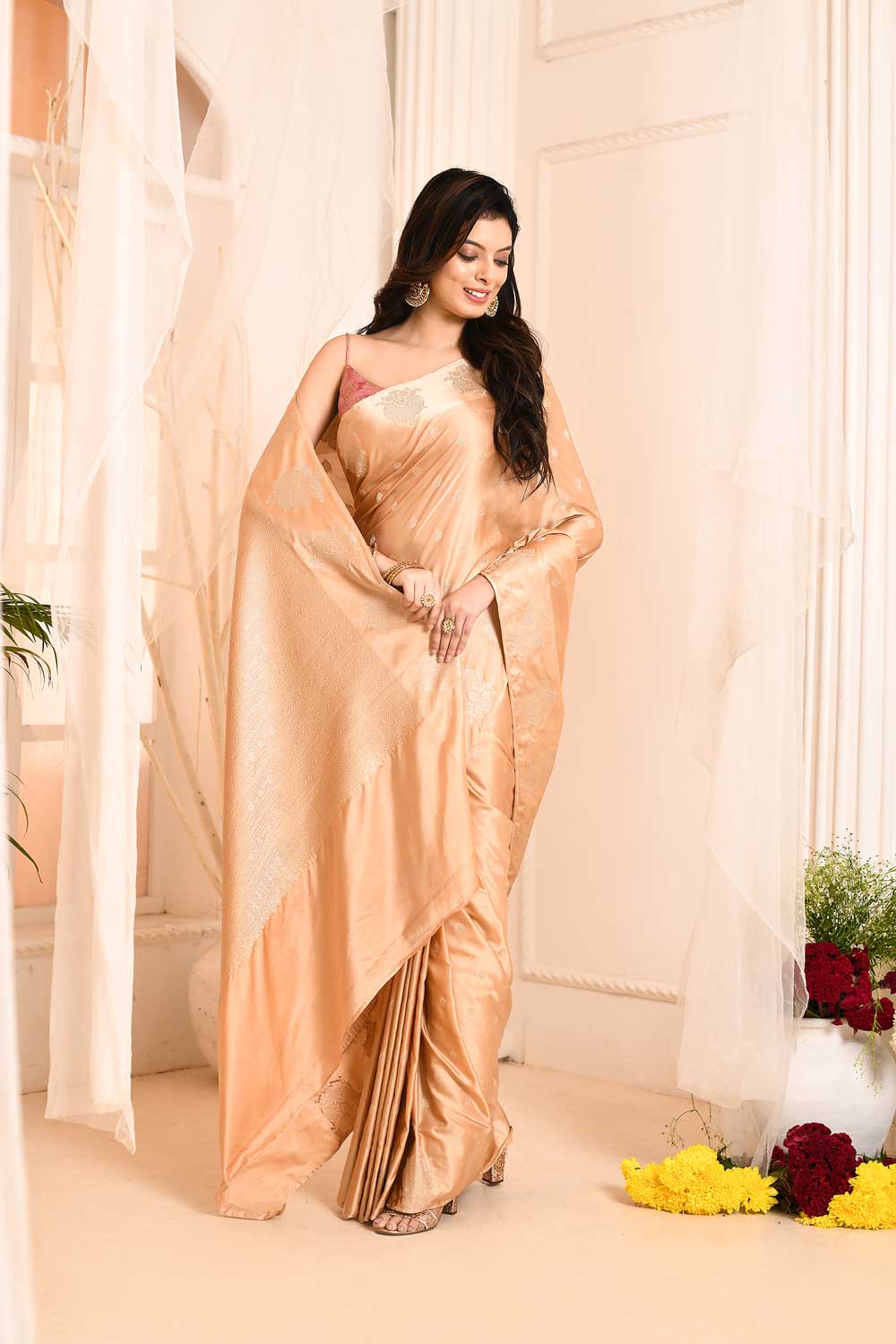 Handloom Saree With Handwoven Silver Boota Handloom Saree With Handwoven Silver Boota