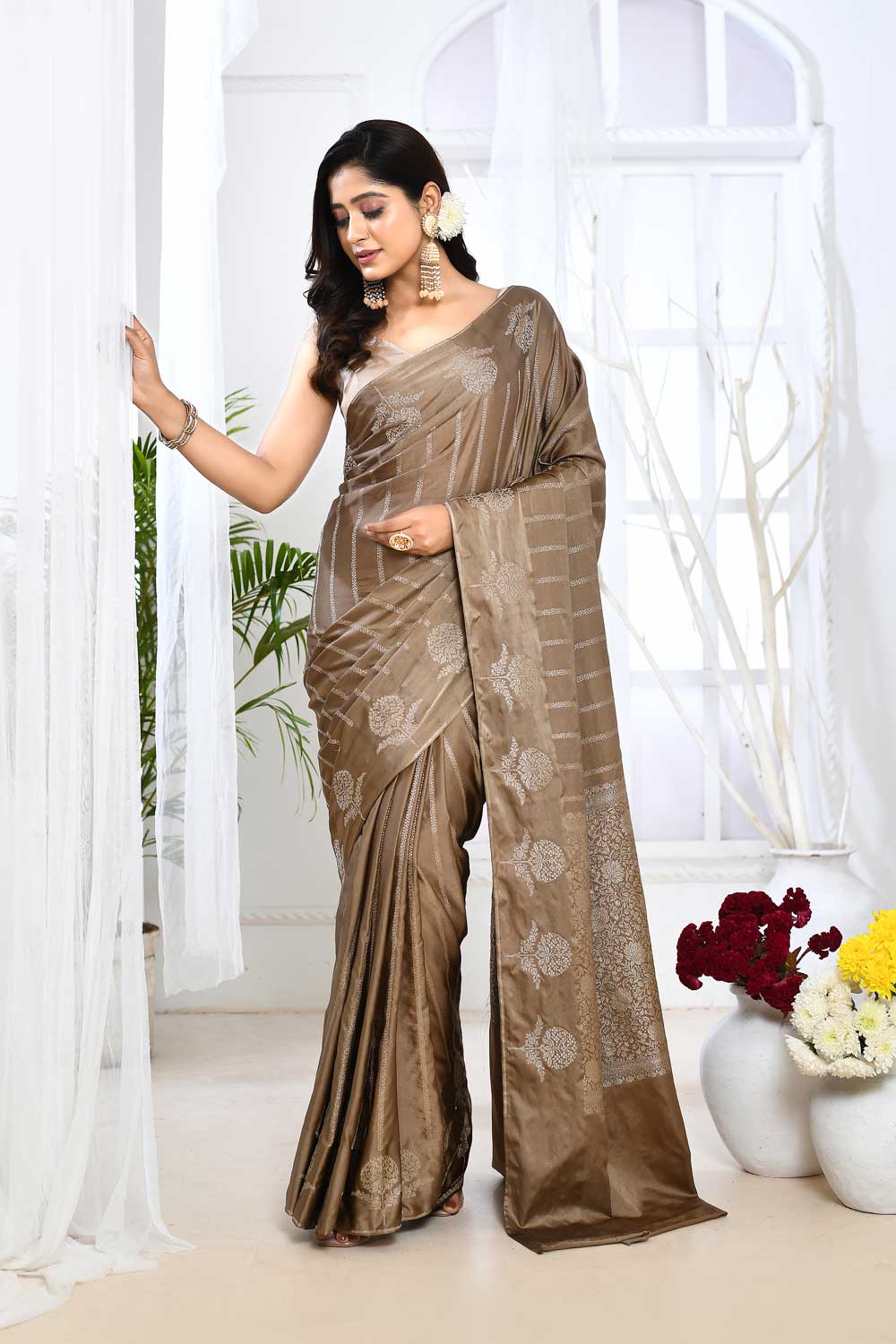 Mouse Grey Mushru Satin Banarasi Saree With Tanchoi Weave And Silver Booti Mouse Grey Mushru Satin Banarasi Saree With Tanchoi Weave And Silver Booti