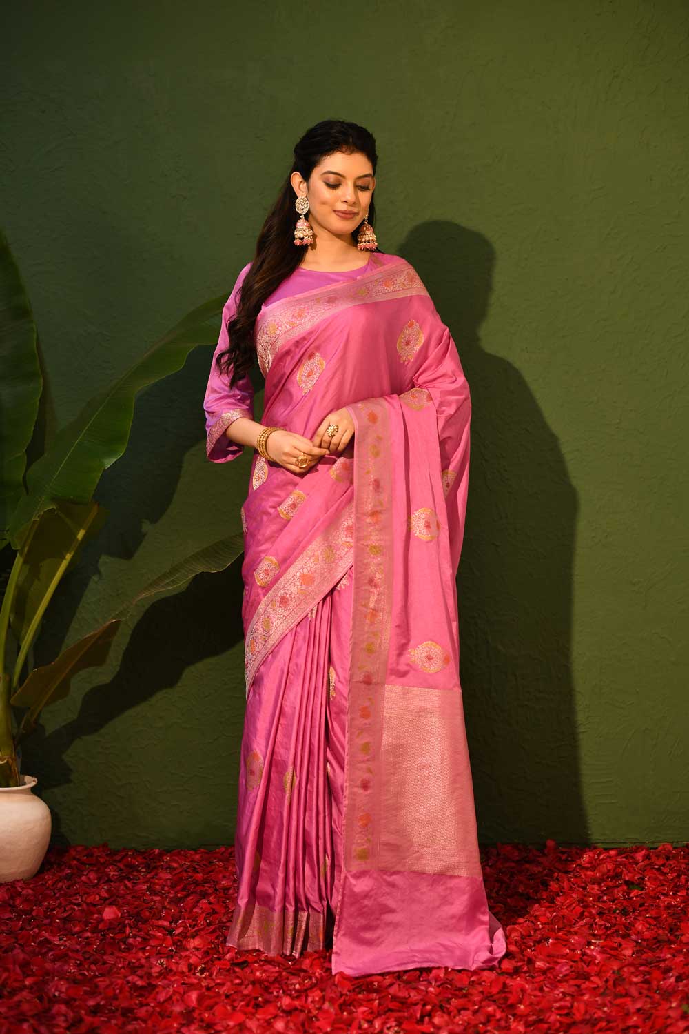 Lilac Mushru Satin Banarasi Handloom Saree With Meenakari Booti And Border Lilac Mushru Satin Banarasi Handloom Saree With Meenakari Booti And Border