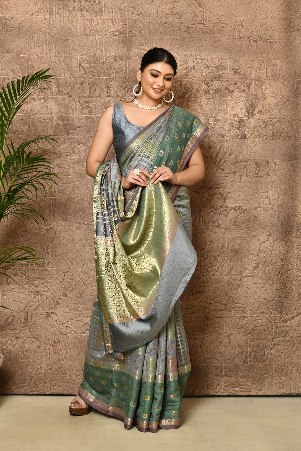 Katan Chiniya Silk Banarasi Handloom Saree With Meekari Shikargah Border Katan Chiniya Silk Banarasi Handloom Saree With Meekari Shikargah Border