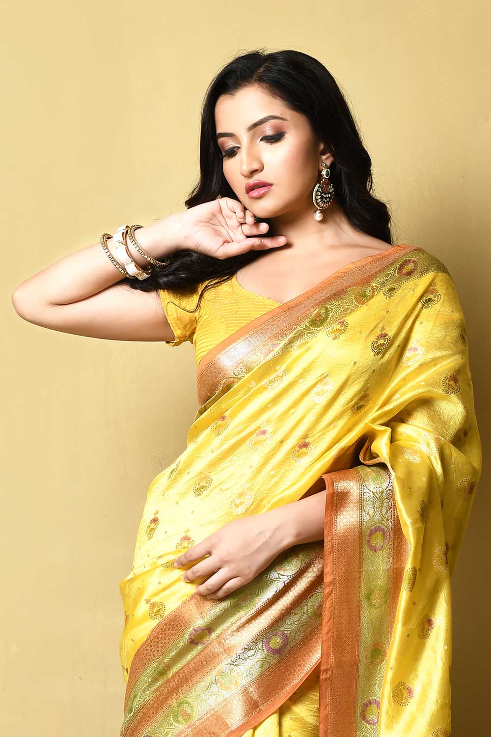 Handloom Saree With Meenakari Boota And Border Handloom Saree With Meenakari Boota And Border
