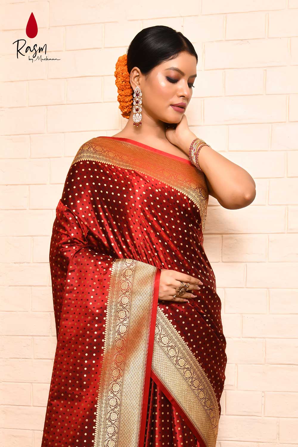 Tanchoi Banarasi Handloom Saree With Handwoven Booti Tanchoi Banarasi Handloom Saree With Handwoven Booti