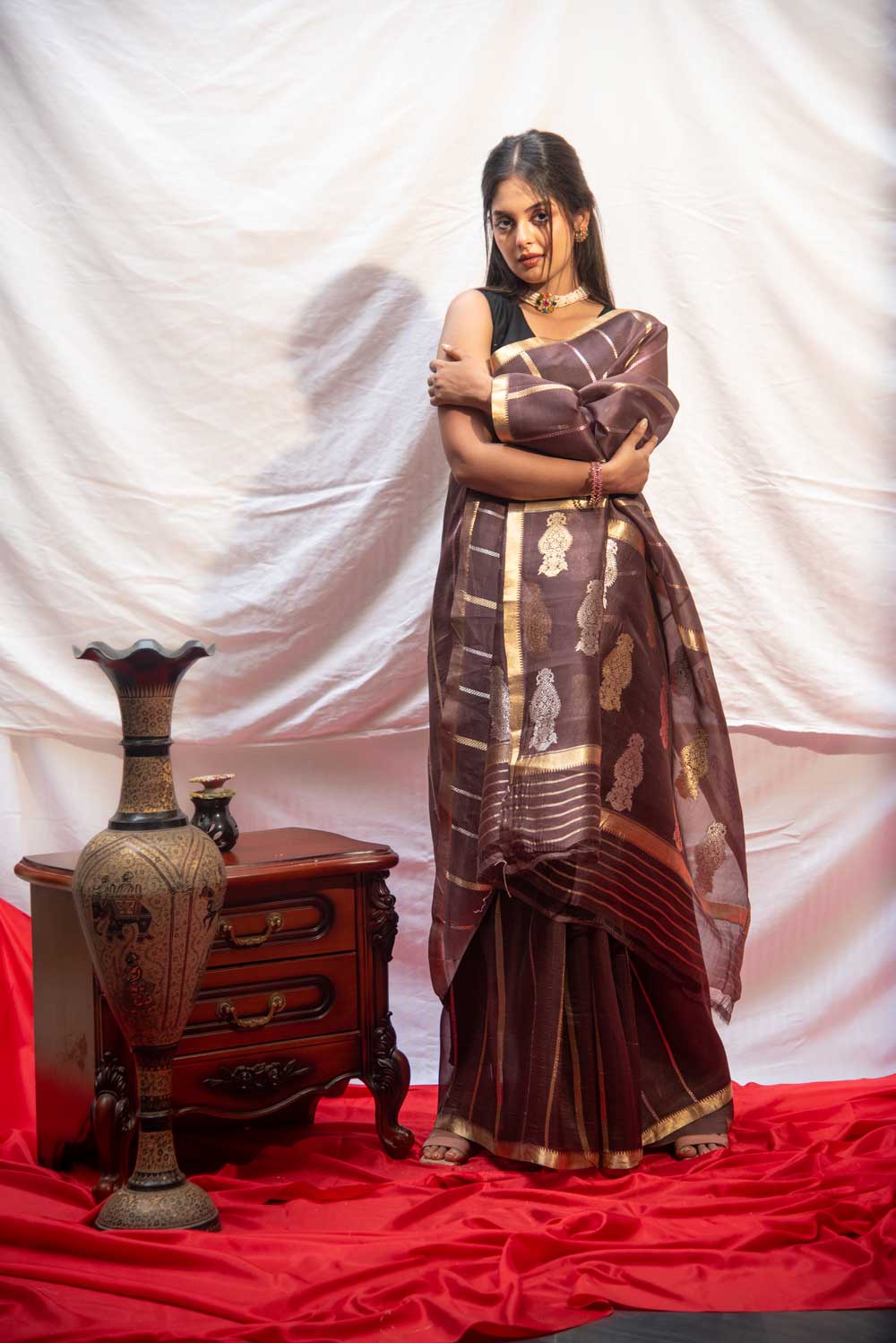 Coffee Brown Pure Organza Silk Banarasi Handloom Saree With Kadhua Striped Body And Sleak Gold Zari Border Coffee Brown Pure Organza Silk Banarasi Handloom Saree With Kadhua Striped Body And Sleak Gold Zari Border