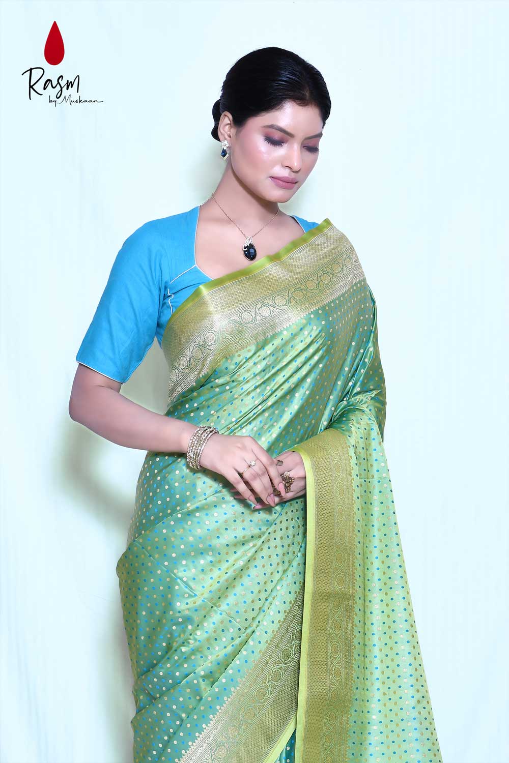 Tanchoi Banarasi Handloom Saree With Handwoven Jaal Tanchoi Banarasi Handloom Saree With Handwoven Jaal