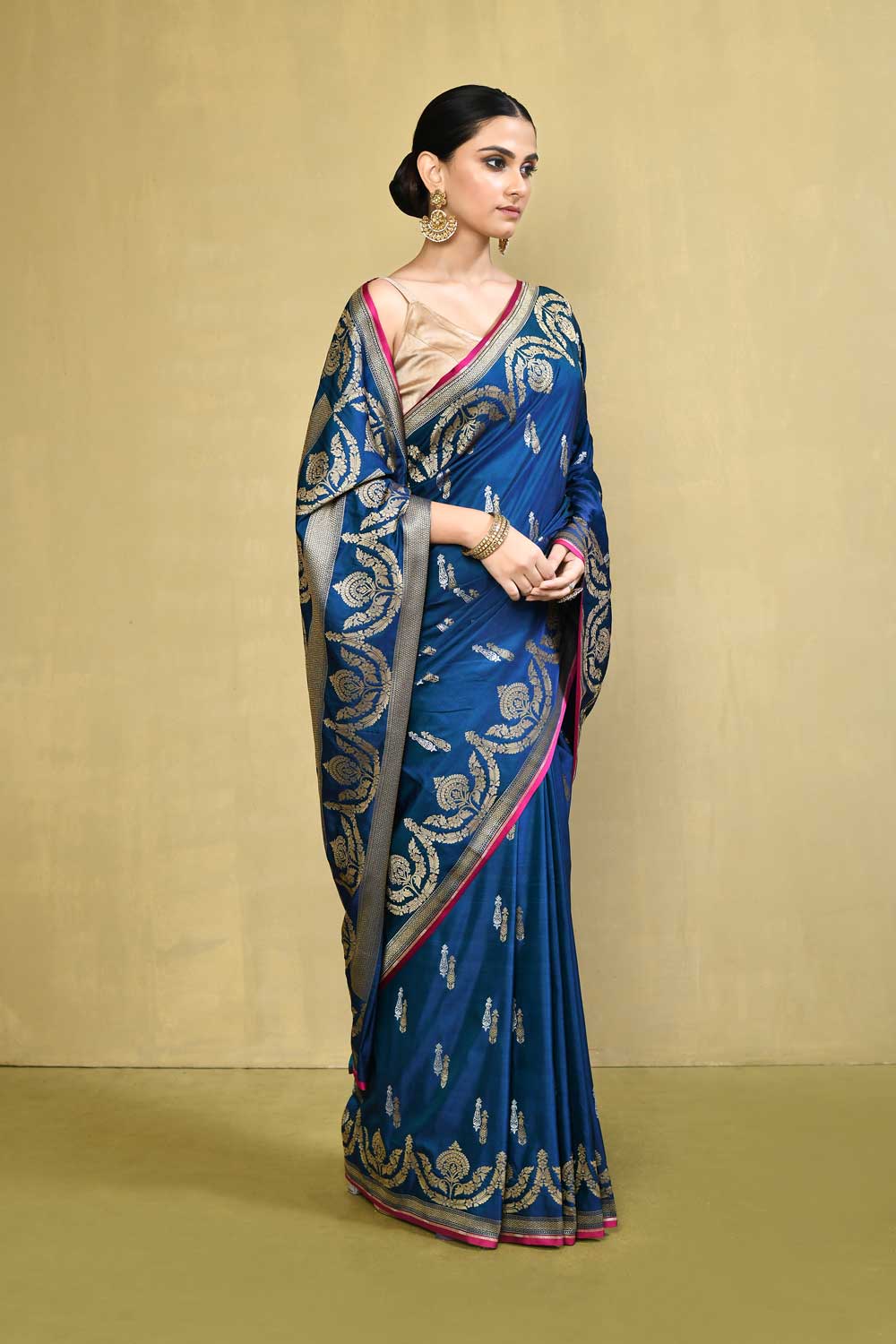 Blue Banarasi Saree With Scalloped Border Blue Banarasi Saree With Scalloped Border