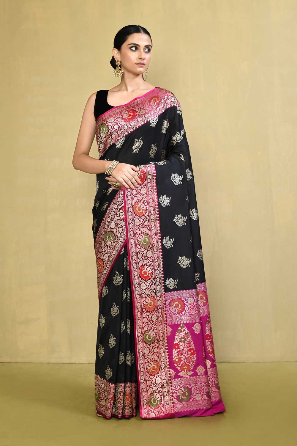 Black - Magenta Banarasi Handloom Saree with Contrast Meenakari Border Black - Magenta Banarasi Handloom Saree with Contrast Meenakari Border