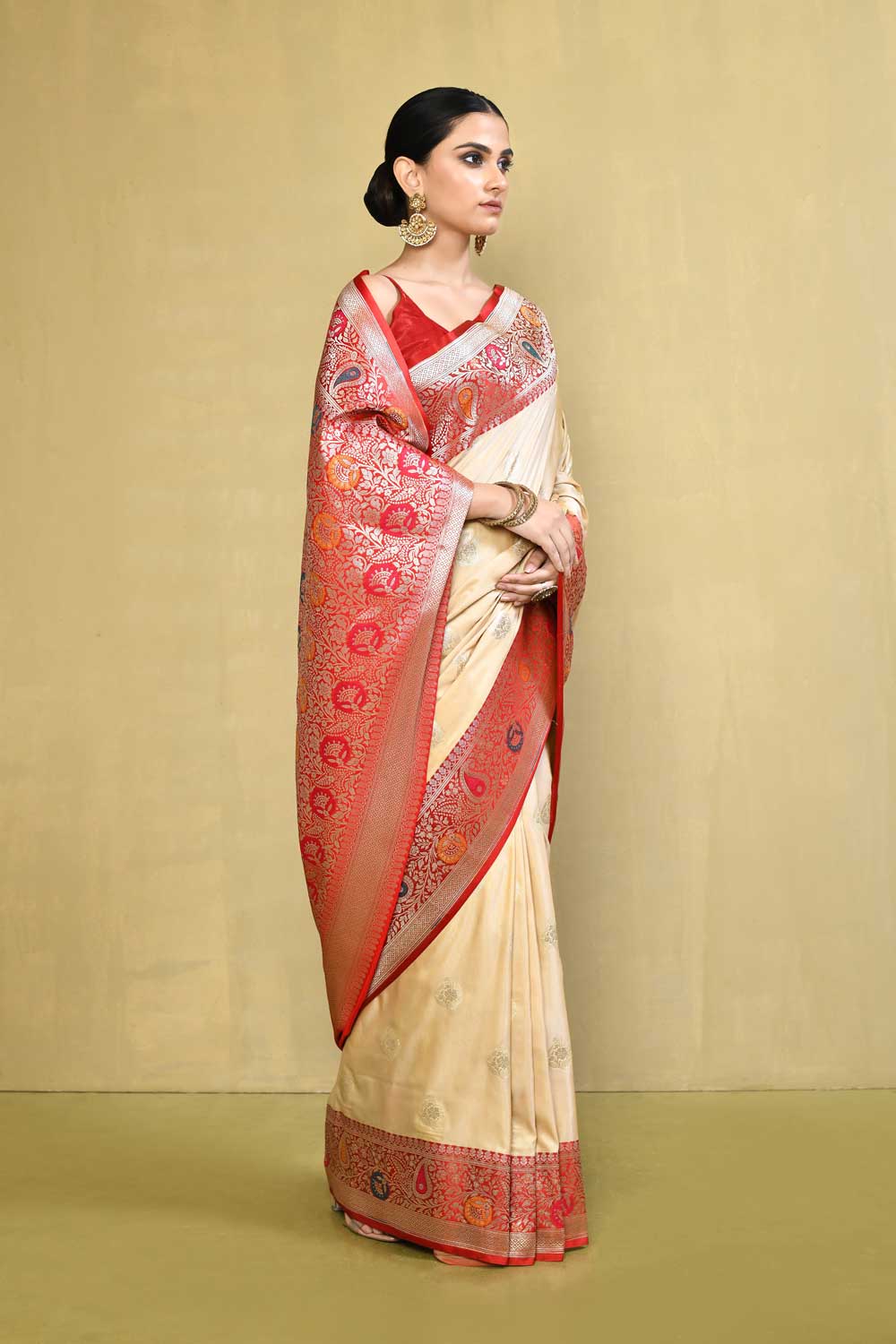 Saree With Contrast Meenakari Border Saree With Contrast Meenakari Border