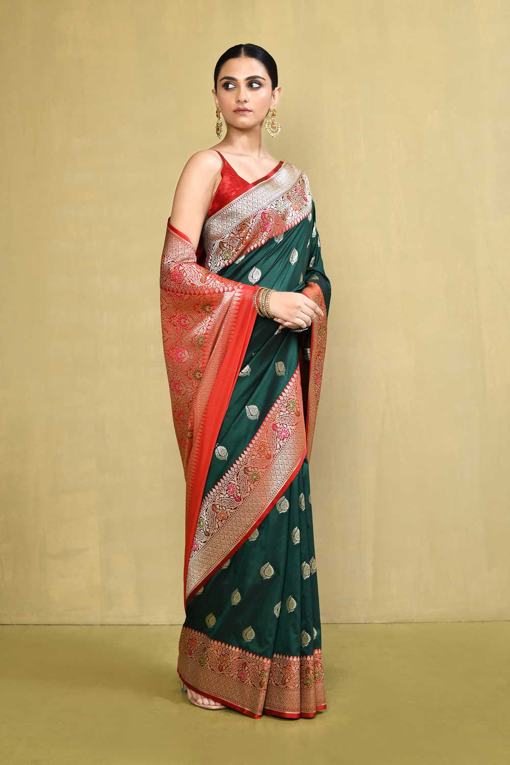 Bottle Green - Red Banarasi Saree With Contrast Meenakari Border Bottle Green - Red Banarasi Saree With Contrast Meenakari Border
