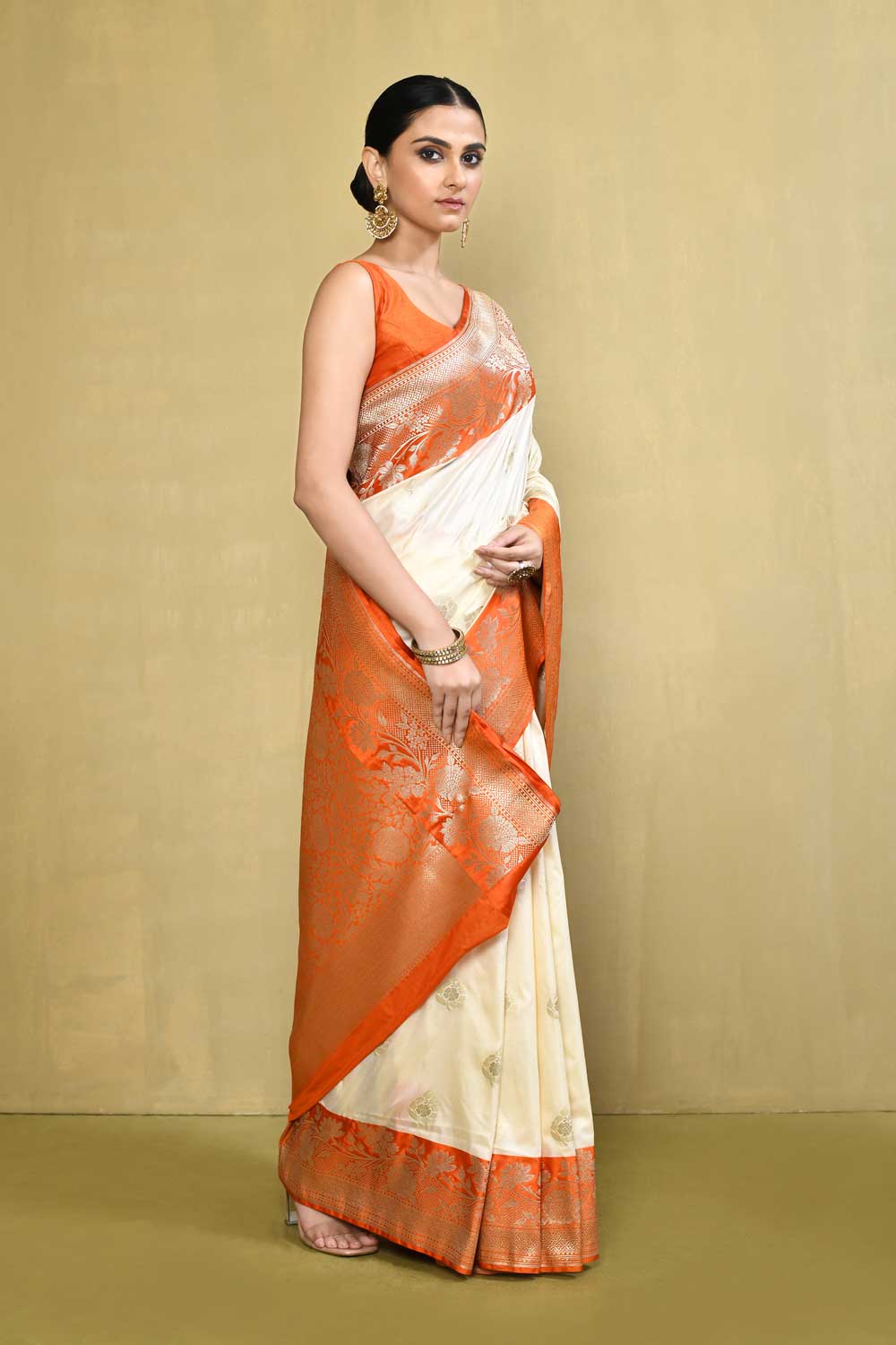 Off - White And Orange Handloom Saree With Contrast Border Off - White And Orange Handloom Saree With Contrast Border