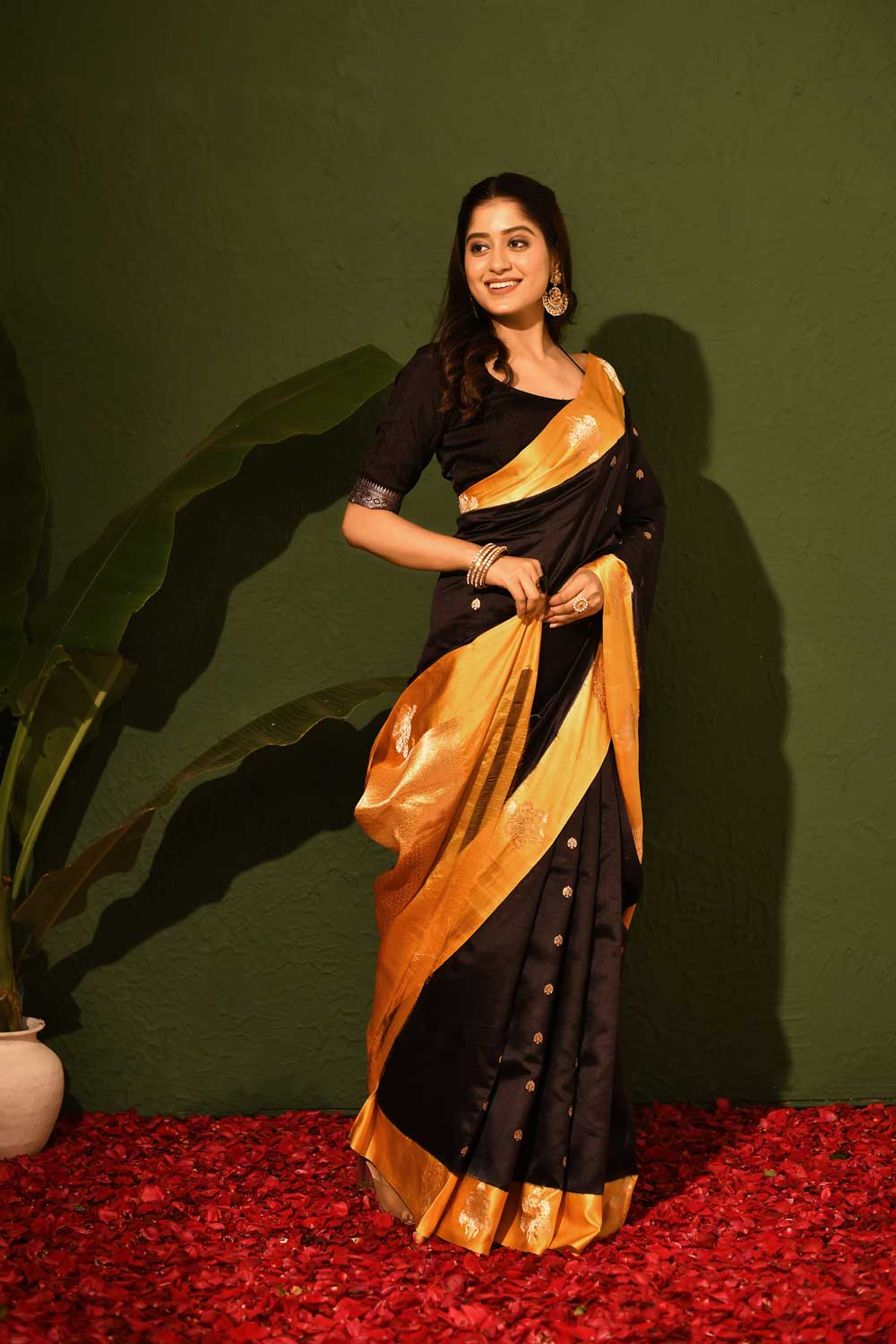Black Pure Katan Silk Banarasi Saree With Contrast Kadhua Border Black Pure Katan Silk Banarasi Saree With Contrast Kadhua Border