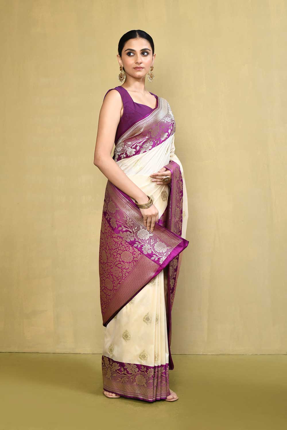 Off-White & Magenta Purple Banarasi Saree, Contrast Border Off-White & Magenta Purple Banarasi Saree, Contrast Border