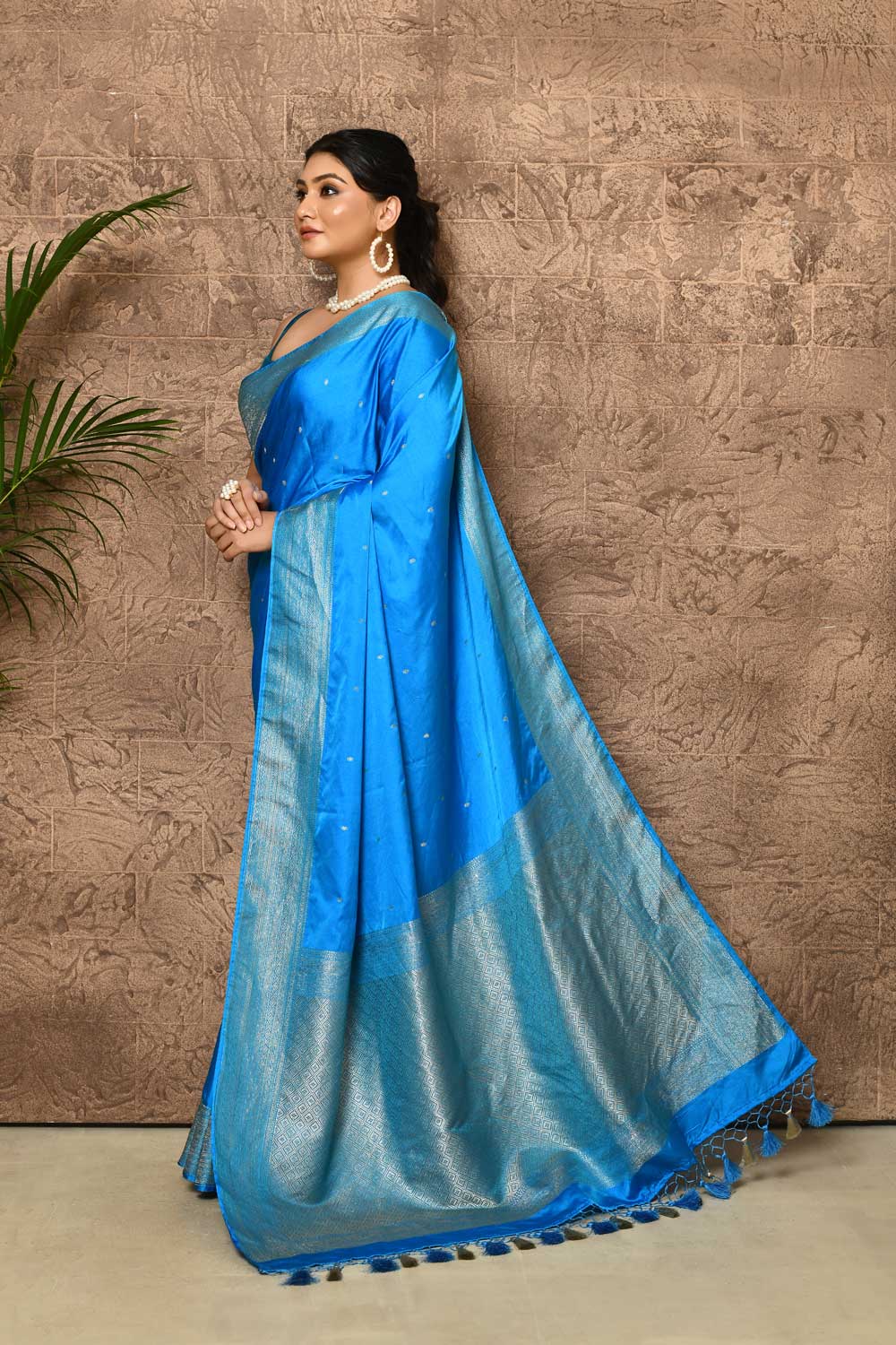 Dark Sky Blue Katan Mushru Satin Banarasi Handloom Saree With Allover  Booti Dark Sky Blue Katan Mushru Satin Banarasi Handloom Saree With Allover  Booti