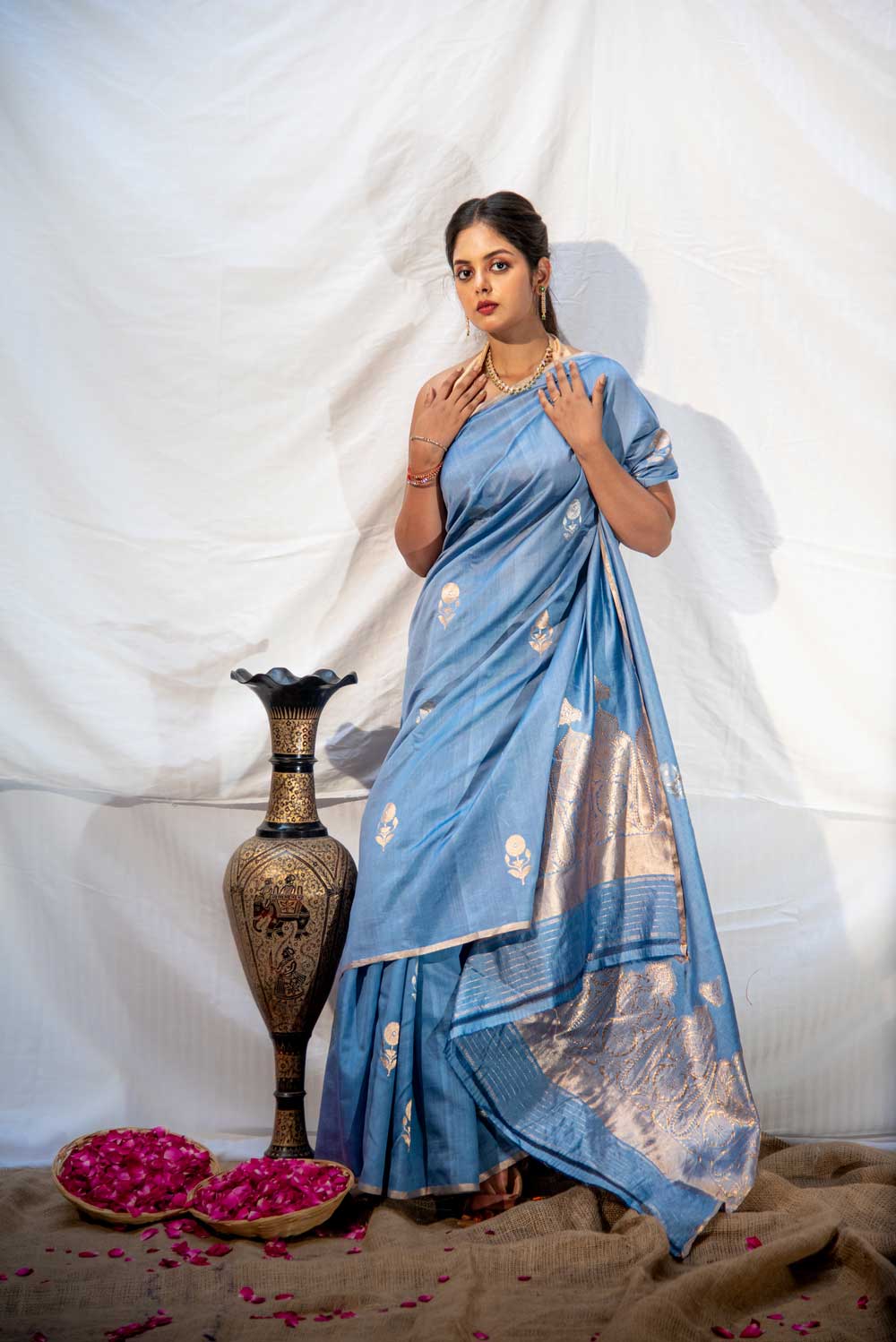 Rangkat Pure Katan Chiniya Silk Banarasi Handloom Saree With Kadhua Bootas Rangkat Pure Katan Chiniya Silk Banarasi Handloom Saree With Kadhua Bootas