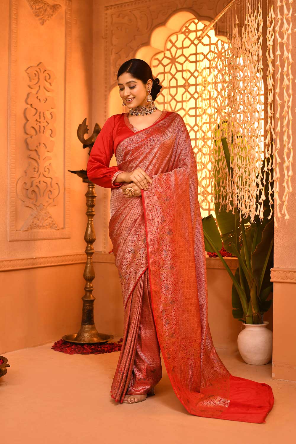Handloom Saree With Shikargah Meenakari Border Handloom Saree With Shikargah Meenakari Border