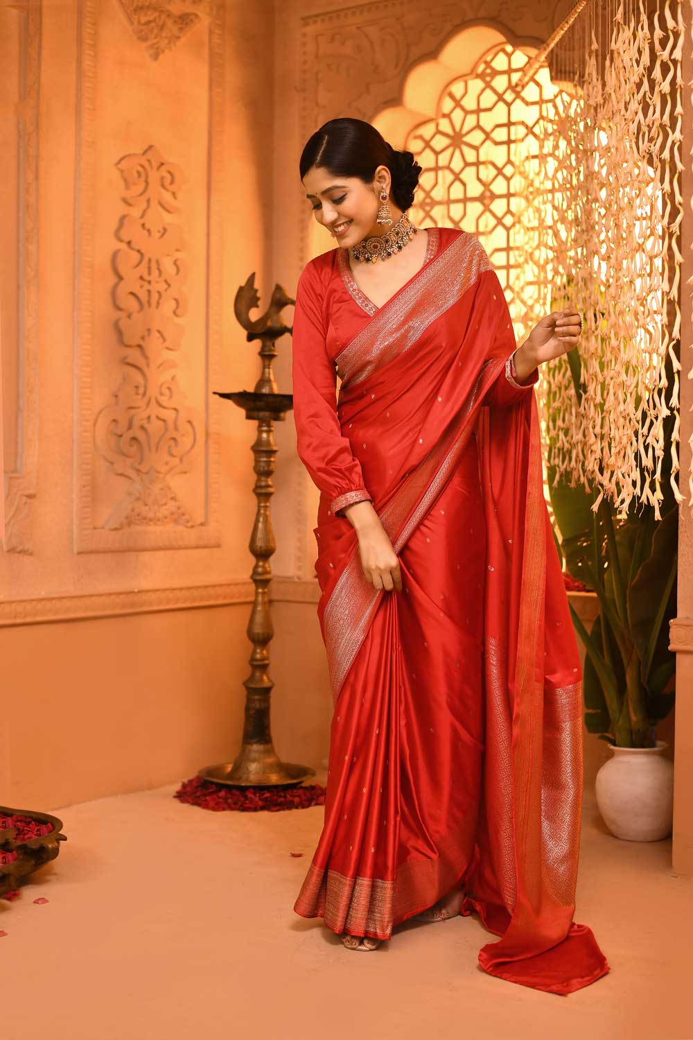Red Mushru Satin Banarasi Handloom Saree Red Mushru Satin Banarasi Handloom Saree