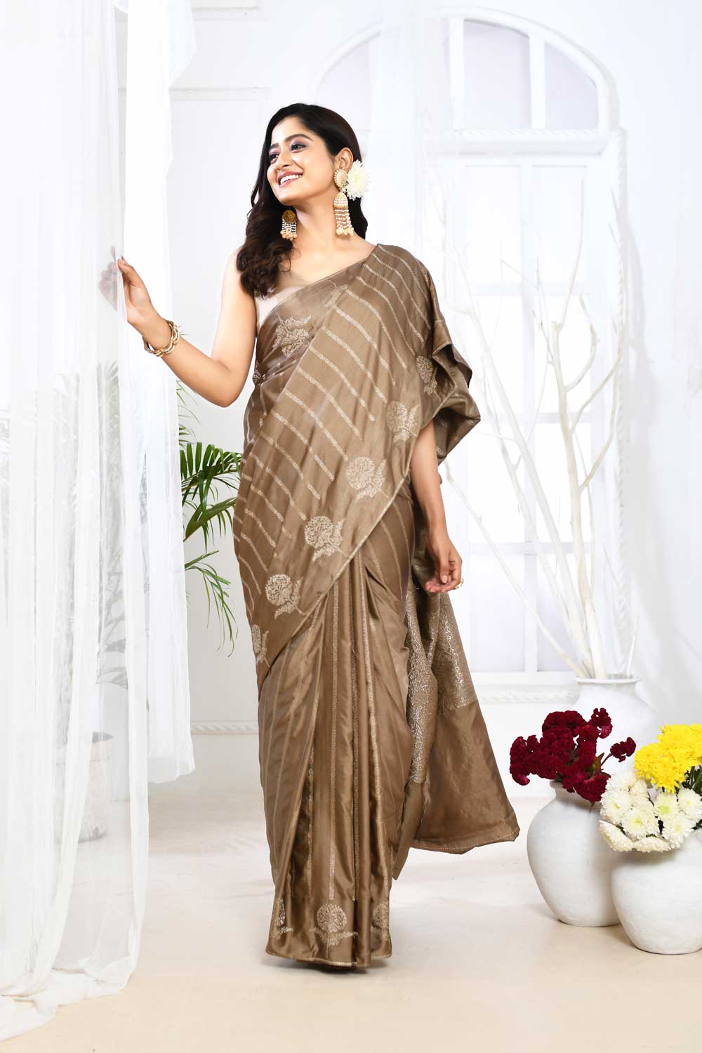 Mouse Grey Mushru Satin Banarasi Saree With Tanchoi Weave And Silver Booti Mouse Grey Mushru Satin Banarasi Saree With Tanchoi Weave And Silver Booti