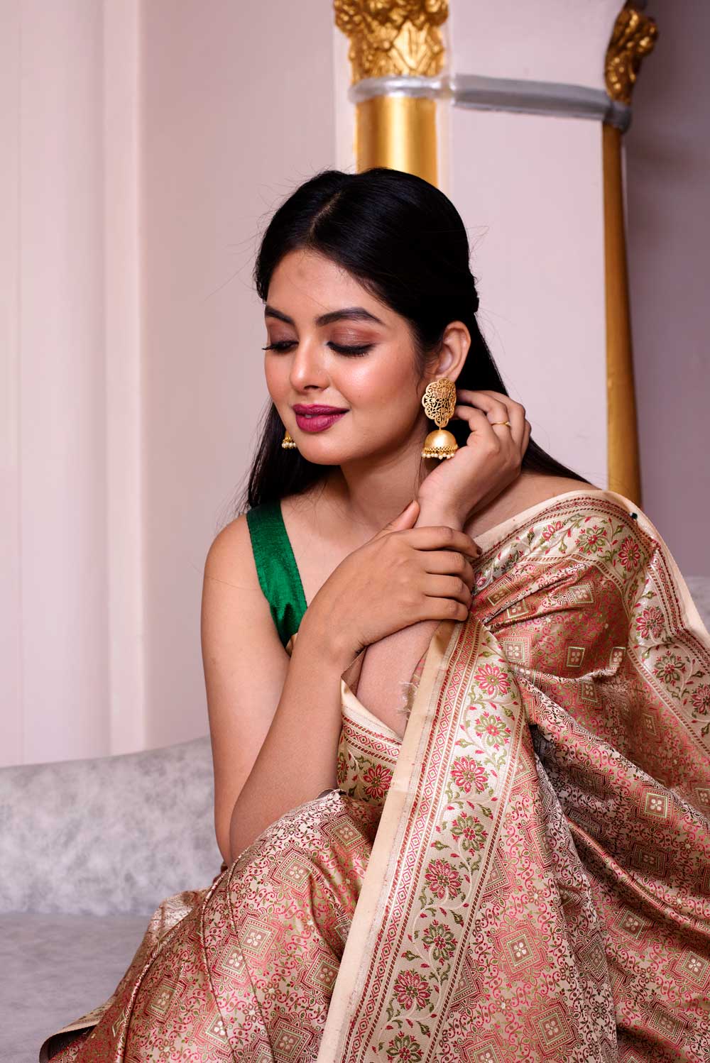 Beige Tussar Tanchoi Jamawar Banarasi Saree With Blouse Beige Tussar Tanchoi Jamawar Banarasi Saree With Blouse
