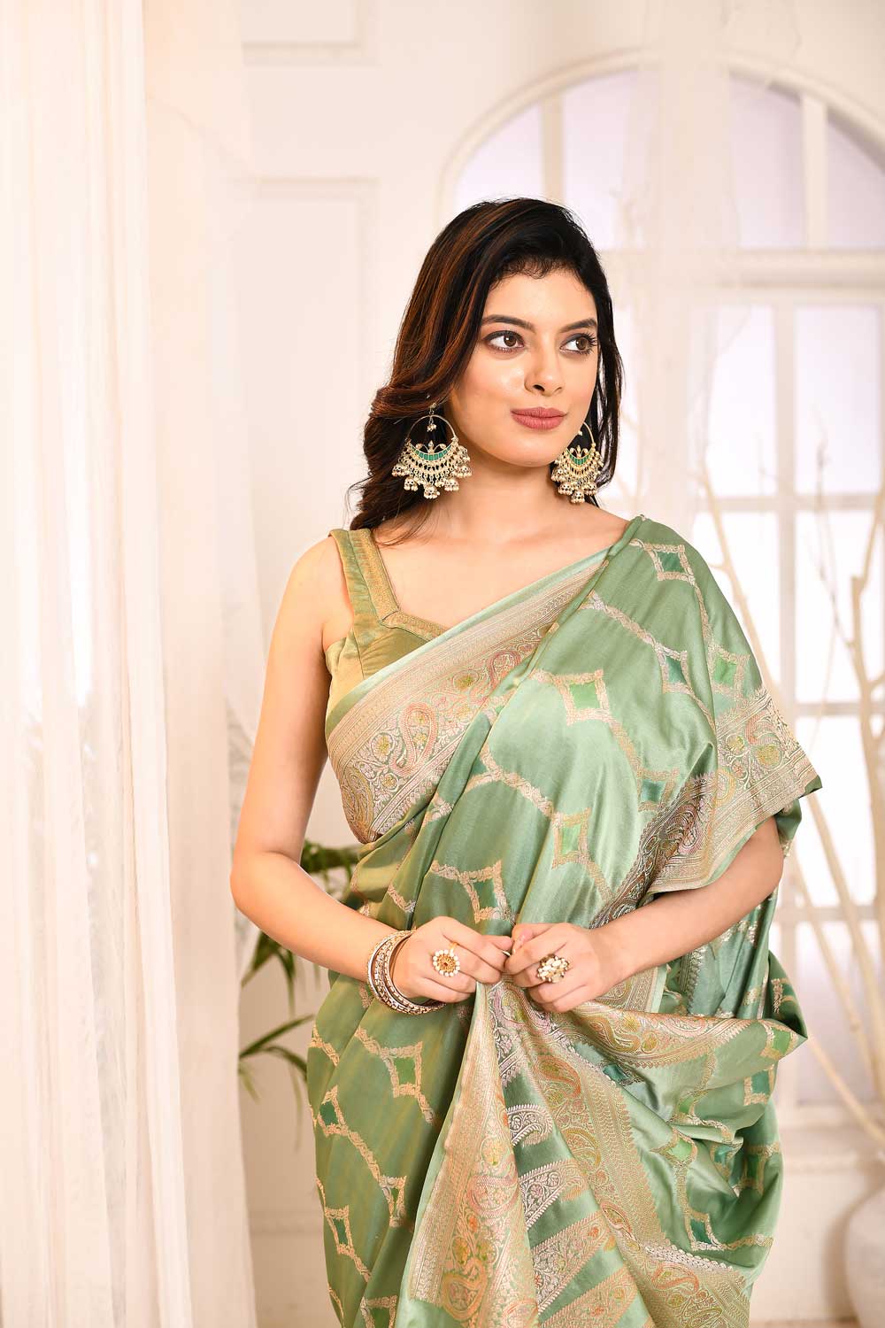 Green 'rangkat' Mushru Satin Banarasi Handloom Saree With Contemporary Pattern Design And Meenakari Border Green 'rangkat' Mushru Satin Banarasi Handloom Saree With Contemporary Pattern Design And Meenakari Border