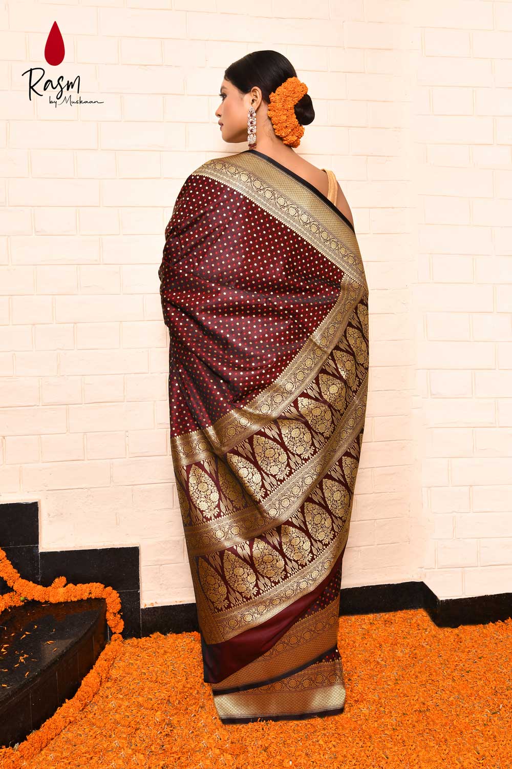 Tanchoi Banarasi Handloom Saree With Handwoven Booti Tanchoi Banarasi Handloom Saree With Handwoven Booti
