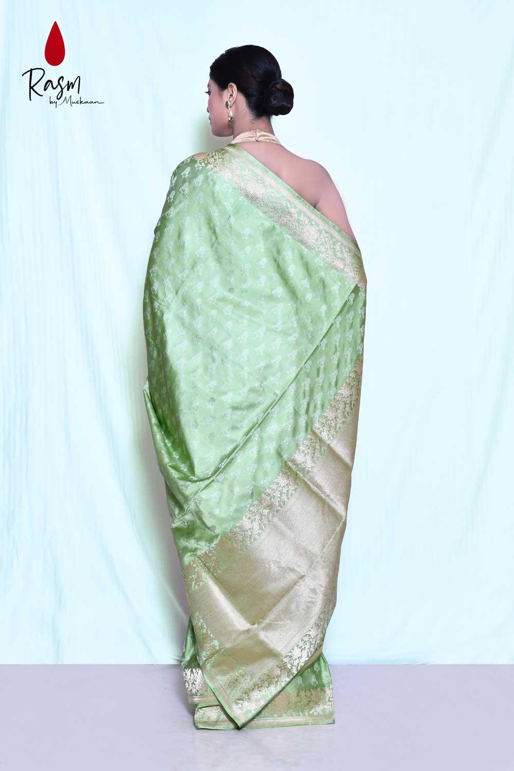 Green Pure Katan Mushru Silk Banarasi Handloom Saree With Kadhua Border Green Pure Katan Mushru Silk Banarasi Handloom Saree With Kadhua Border