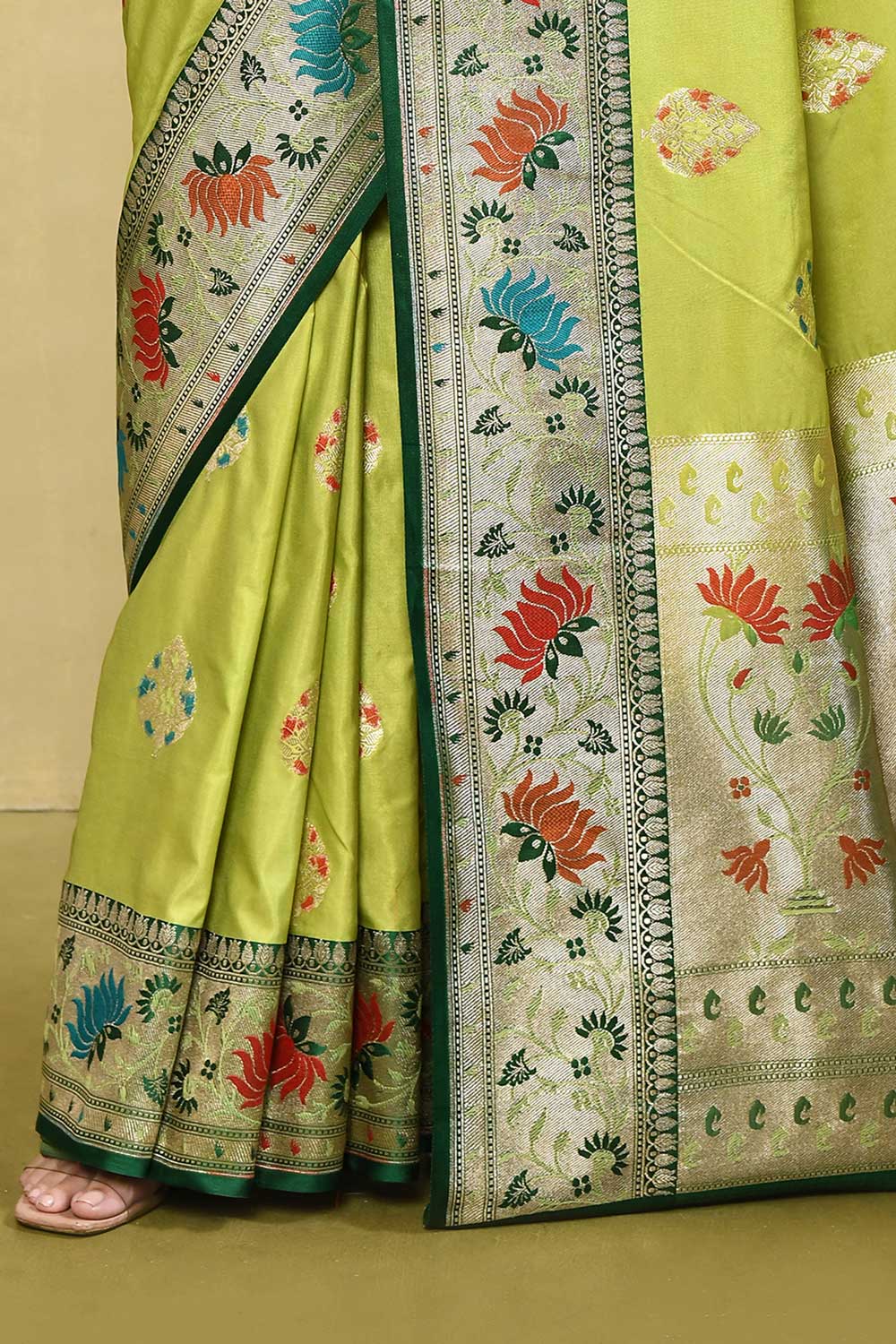 Green Paithani Banarasi Handloom Saree with Meenakari Boota and Border Green Paithani Banarasi Handloom Saree with Meenakari Boota and Border