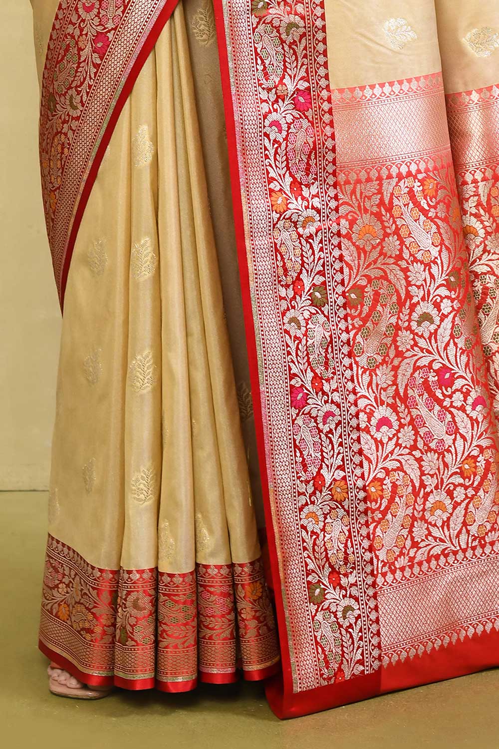 Tussar/Beige - Red Banarasi Saree With Contrast Meenakari Border Tussar/Beige - Red Banarasi Saree With Contrast Meenakari Border