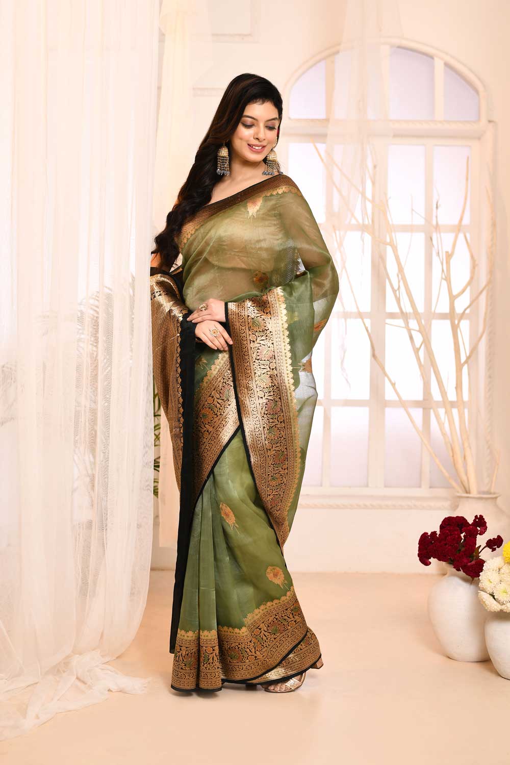 Olive Green Pure Kora Organza Banarasi Handloom Saree With Contrast Border Olive Green Pure Kora Organza Banarasi Handloom Saree With Contrast Border