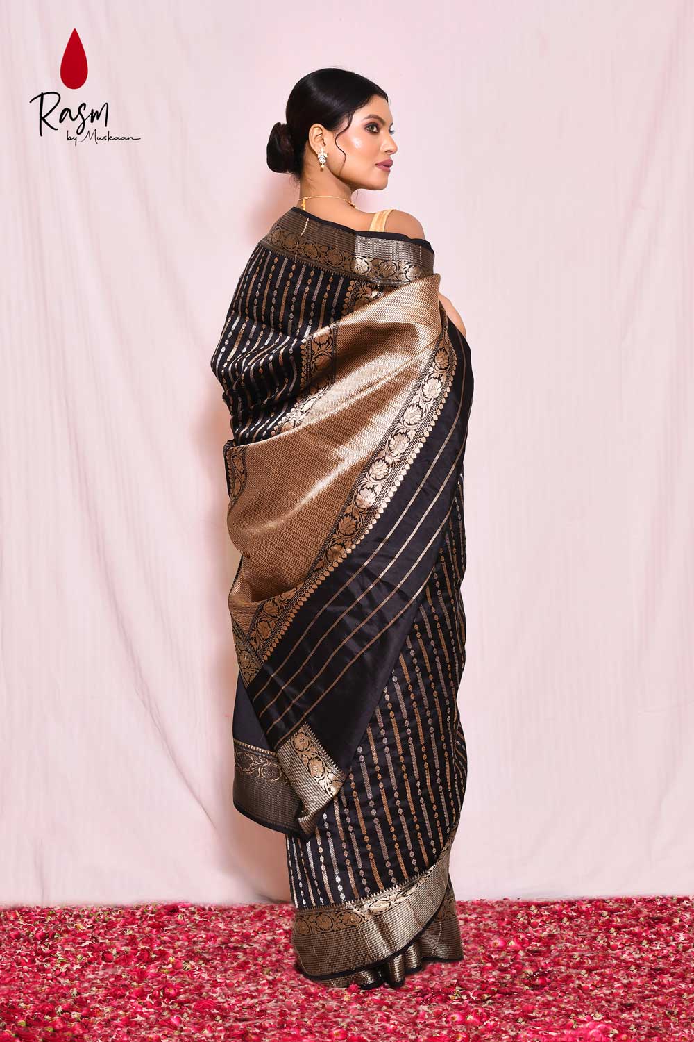 Black Pure Katan Silk Banarasi Saree With Ropa-Sona Stripe Pattern Design Black Pure Katan Silk Banarasi Saree With Ropa-Sona Stripe Pattern Design