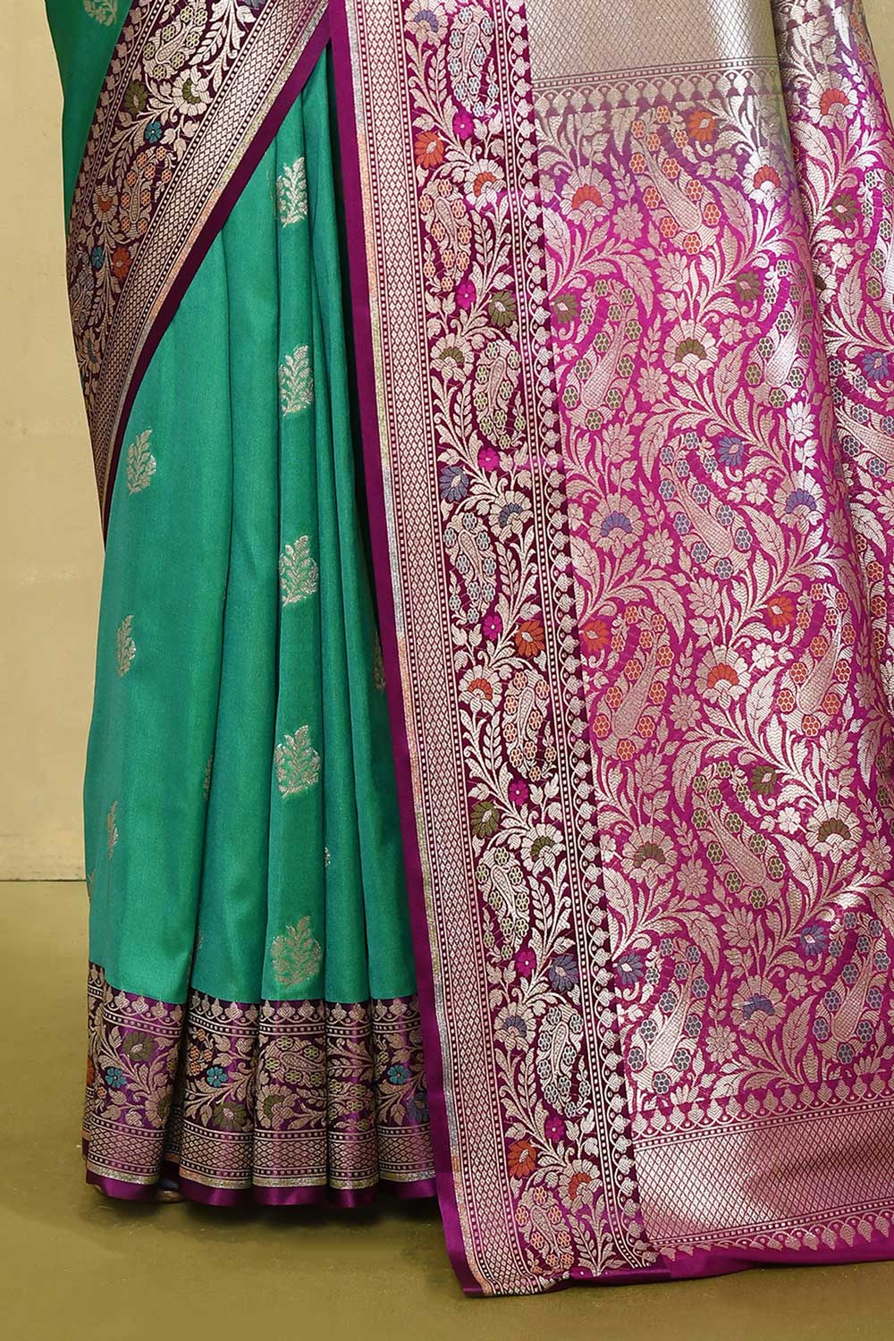 banarasi Saree With Contrast Meenakari Border banarasi Saree With Contrast Meenakari Border
